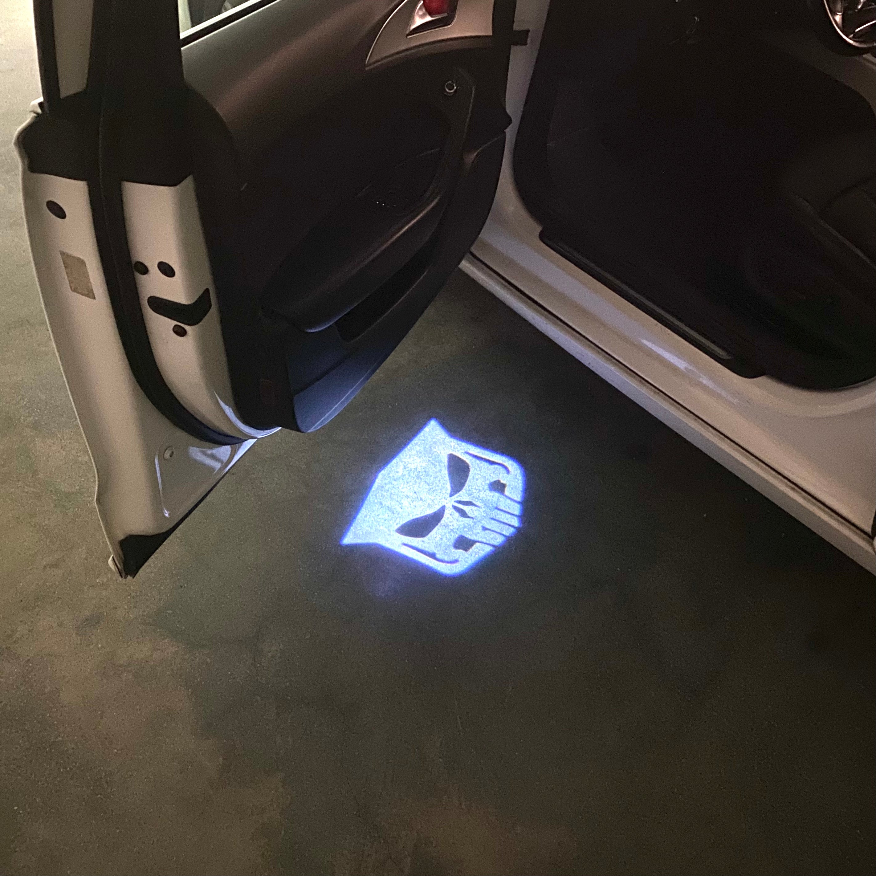 CADILLAC ORIGINAL LOGO PROJECTOT LIGHTS (quantity 1 = 2 Logo Films /2 door lights） Nr.977L