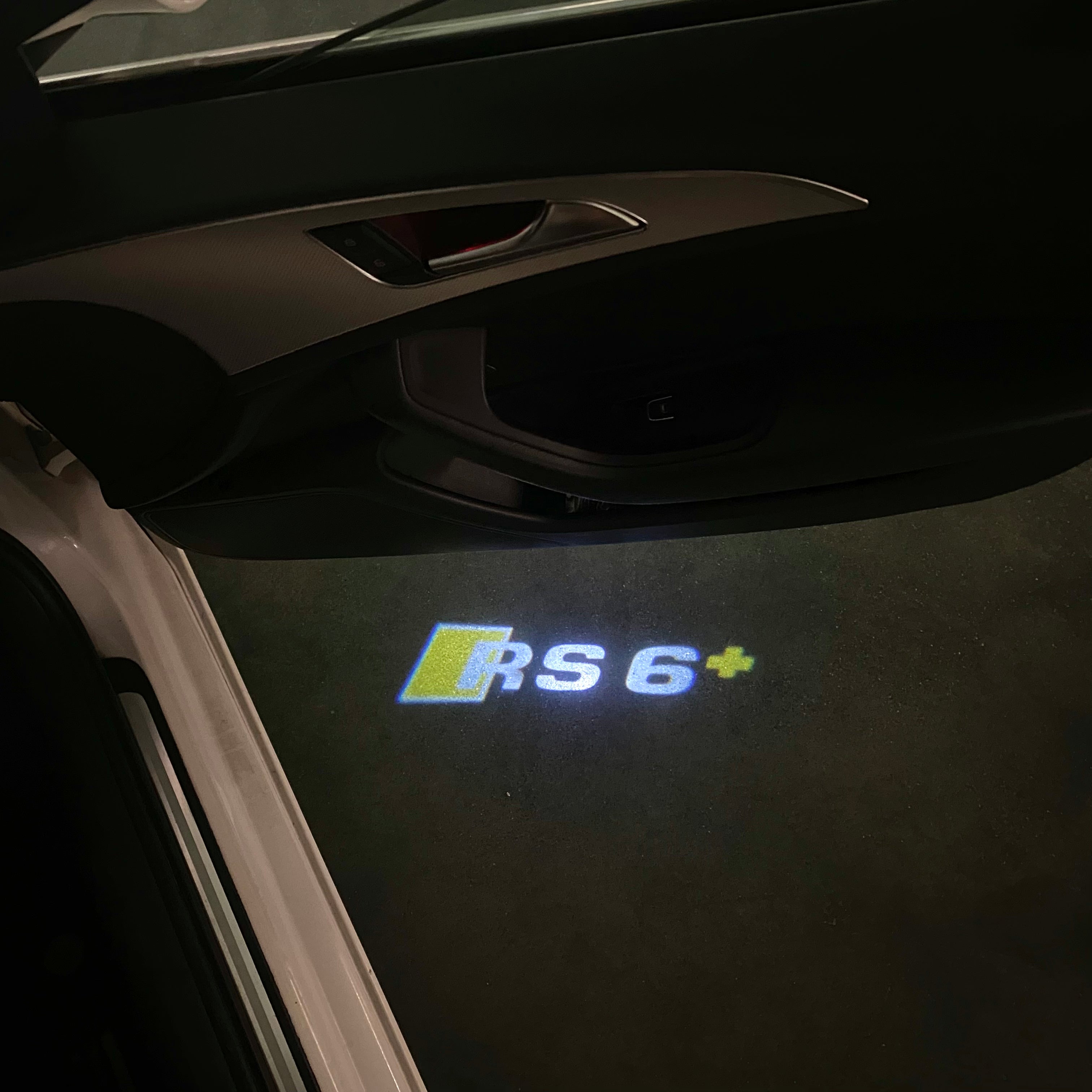 AUDI RS6+ LOGO PROJECTOT LIGHTS Nr.46Bgg (quantity 1 = 2 Logo Films /2 door lights）