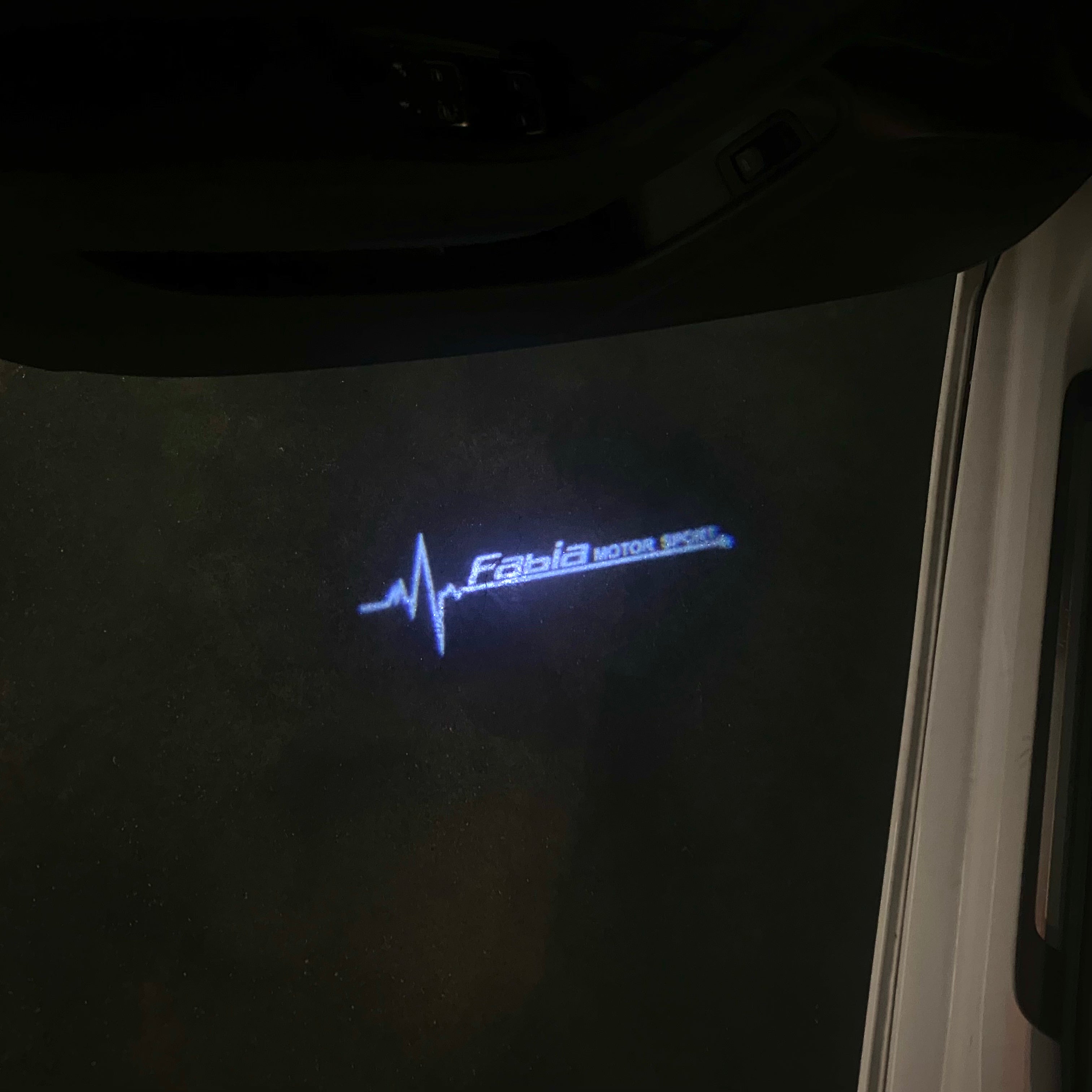 SKODA LOGO PROJECTOT LIGHTS Nr.81 (cantidad 1 = 1 juego/2 luces de puerta)