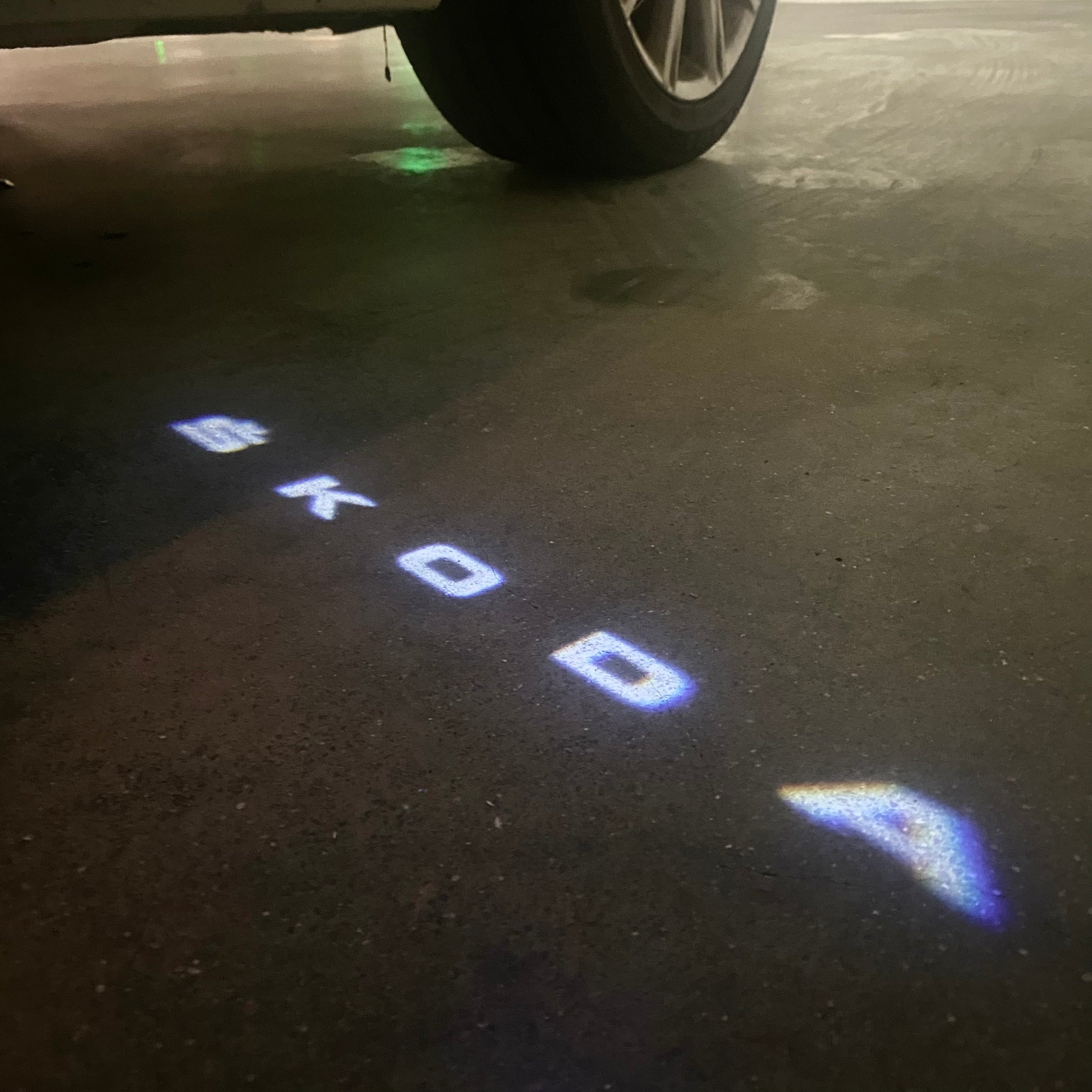 SKODA LOGO PROJECTOT LIGHTS Nr.248 (الكمية 1 = 2 شعار الأفلام / 2 أضواء الباب)