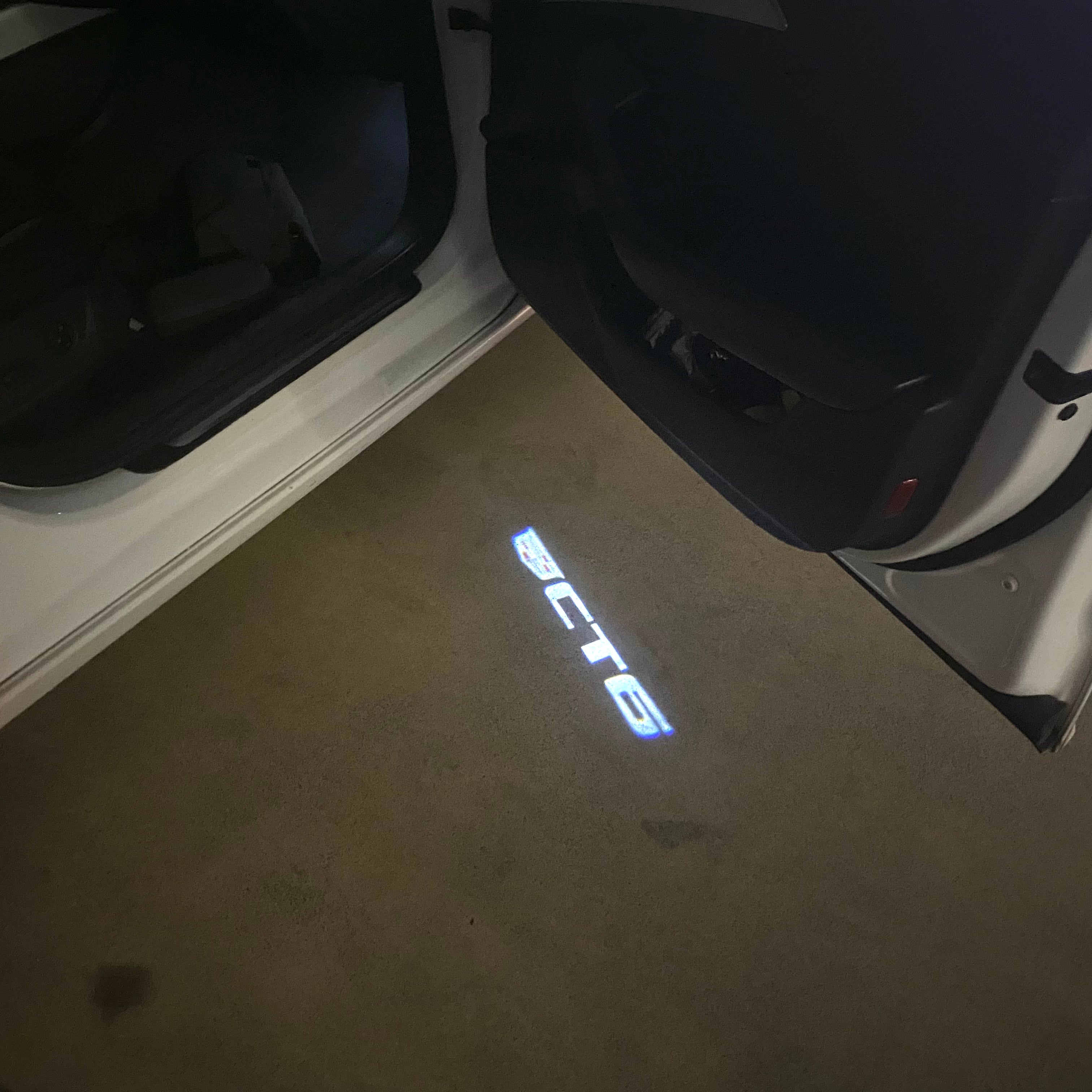 CADILLAC CT6 LOGO PROJECTOT LIGHTS Nr.9729 (quantity 1 = 2 Logo Films /2 door lights）