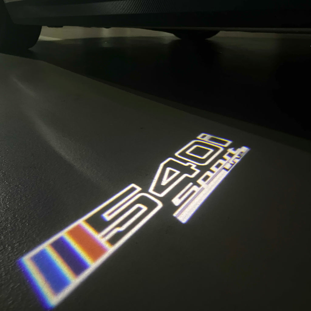 BMW M3 LOGO PROJECTOT LIGHTS Nr.24 (Menge 1 = 1 Sets/2 Türleuchten)