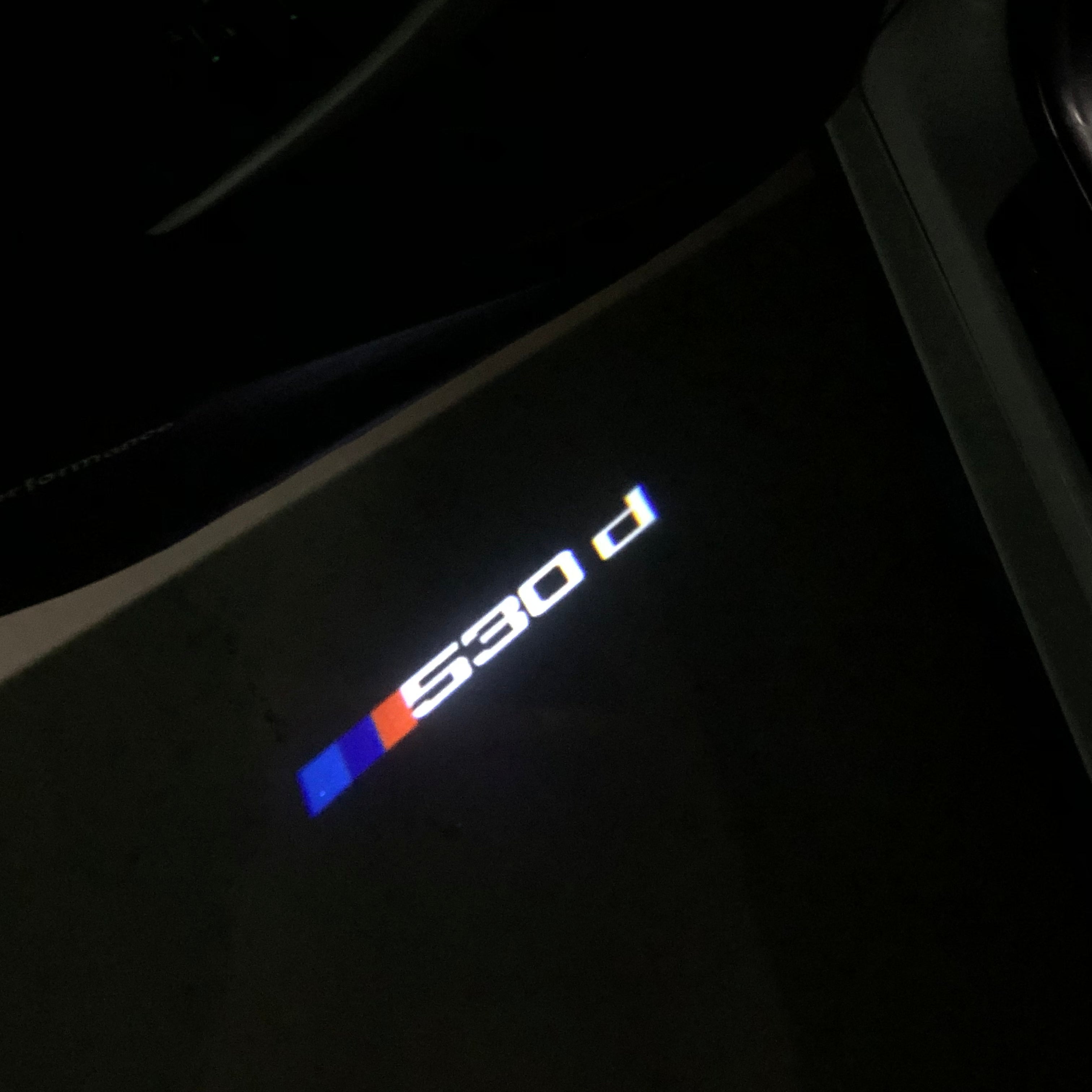BMW M3 LOGO PROJECTOR LIGHTS Nr.24 (الكمية 1 = 1 مجموعة / 2 أضواء باب)