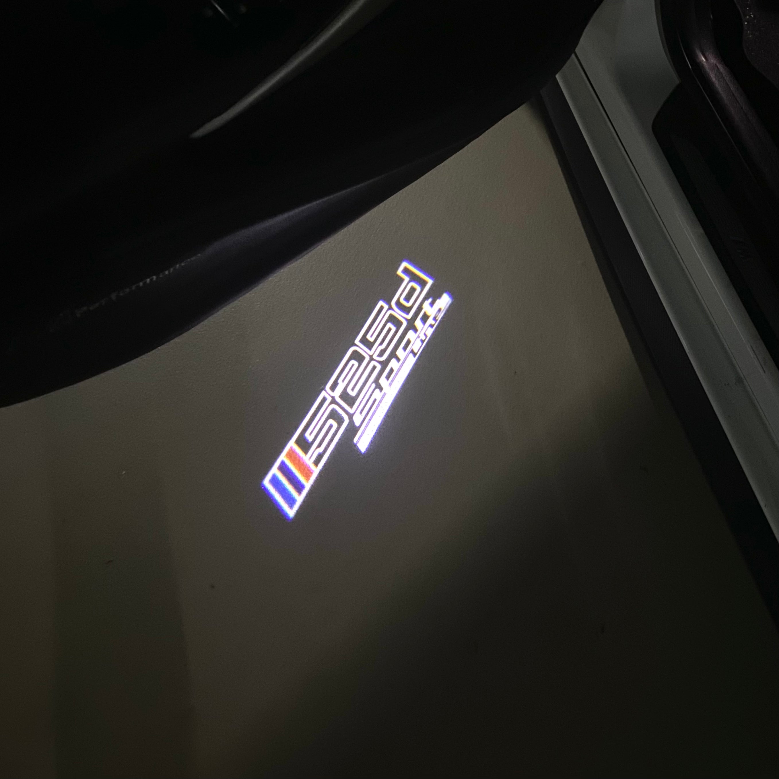 ÉCLAIRAGE DE PROJECTEUR BMW M3 LOGO Nr.24 (quantité 1 = 1 jeux / 2 feux de porte)