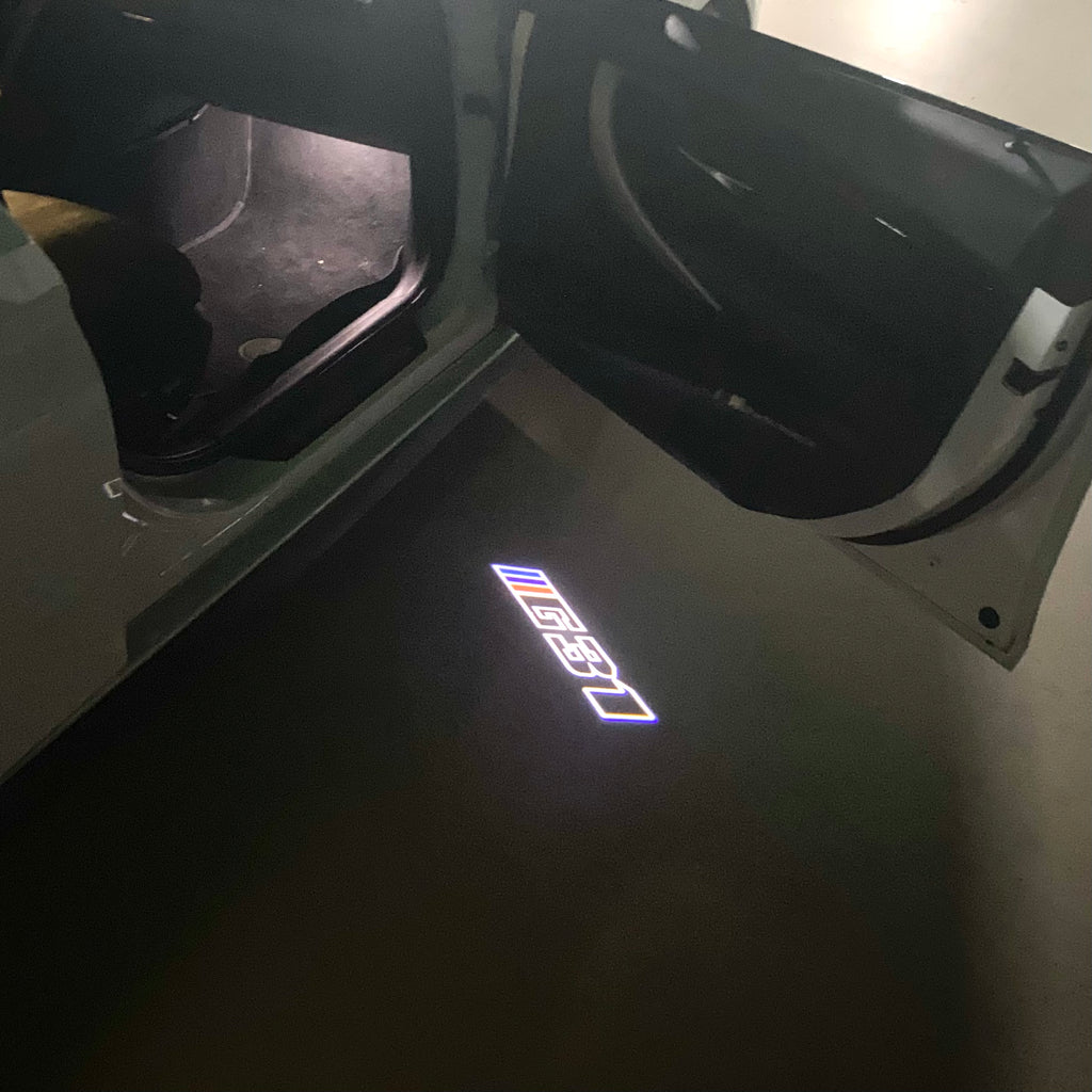BMW M3 LOGO PROJECTOR LIGHTS Nr.24 (الكمية 1 = 1 مجموعة / 2 أضواء باب)