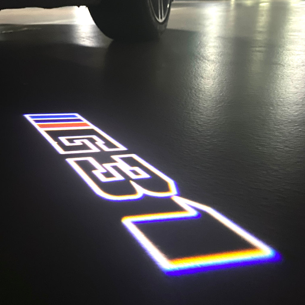 BMW M3 LOGO PROJECTOR LIGHTS Nr.24 (الكمية 1 = 1 مجموعة / 2 أضواء باب)