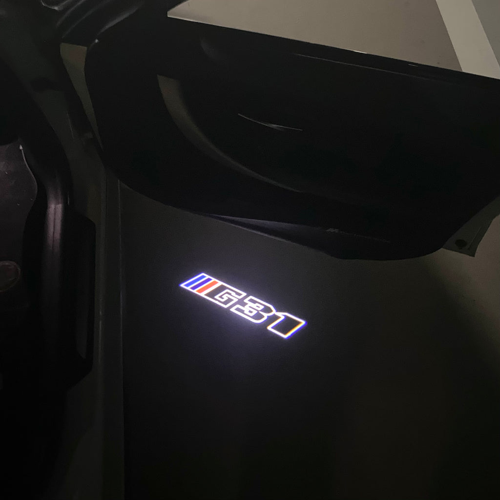 BMW M3 LOGO PROJECTOR LIGHTS Nr.24 (الكمية 1 = 1 مجموعة / 2 أضواء باب)