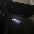 BMW M3 LOGO PROJECTOR LIGHTS Nr.24 (الكمية 1 = 1 مجموعة / 2 أضواء باب)