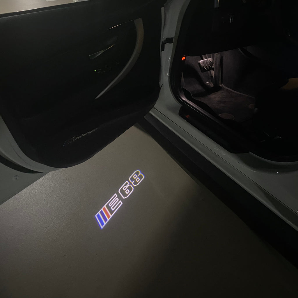 ÉCLAIRAGE DE PROJECTEUR BMW M3 LOGO Nr.24 (quantité 1 = 1 jeux / 2 feux de porte)