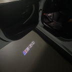ÉCLAIRAGE DE PROJECTEUR BMW M3 LOGO Nr.24 (quantité 1 = 1 jeux / 2 feux de porte)
