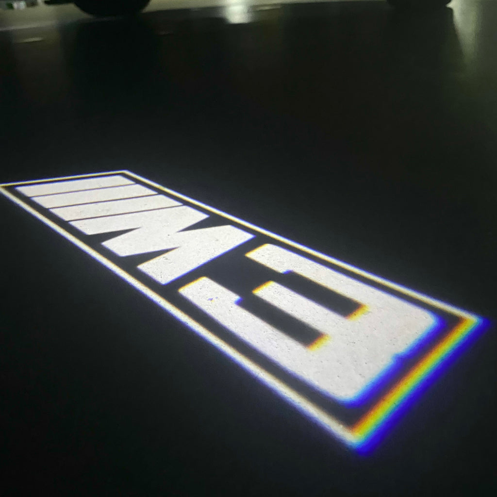 BMW M3 LOGO PROJECTOR LIGHTS Nr.24 (الكمية 1 = 1 مجموعة / 2 أضواء باب)
