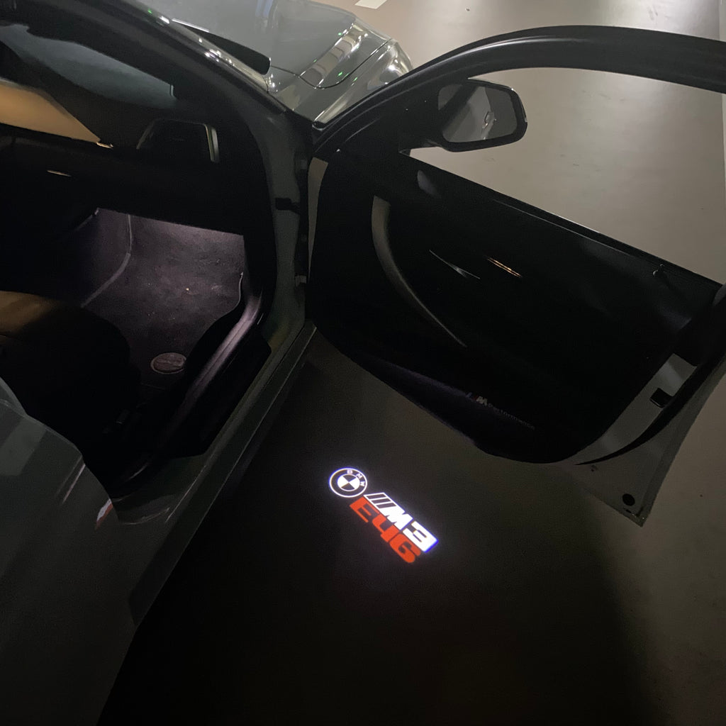 BMW M3 LOGO PROJECTOR LIGHTS Nr.24 (الكمية 1 = 1 مجموعة / 2 أضواء باب)