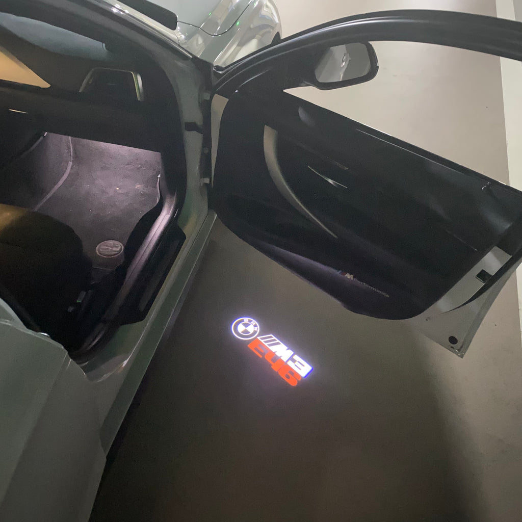 BMW M3 LOGO PROJECTOR LIGHTS Nr.24 (الكمية 1 = 1 مجموعة / 2 أضواء باب)