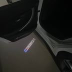 BMW M3 LOGO PROJECTOR LIGHTS Nr.24 (الكمية 1 = 1 مجموعة / 2 أضواء باب)