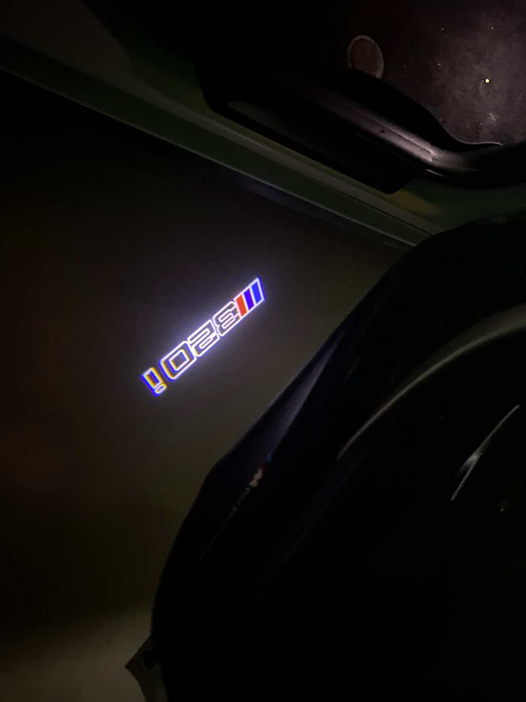 BMW M3 LOGO PROJECTOR LIGHTS Nr.24 (الكمية 1 = 1 مجموعة / 2 أضواء باب)