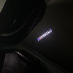 BMW M3 LOGO PROJECTOR LIGHTS Nr.24 (الكمية 1 = 1 مجموعة / 2 أضواء باب)