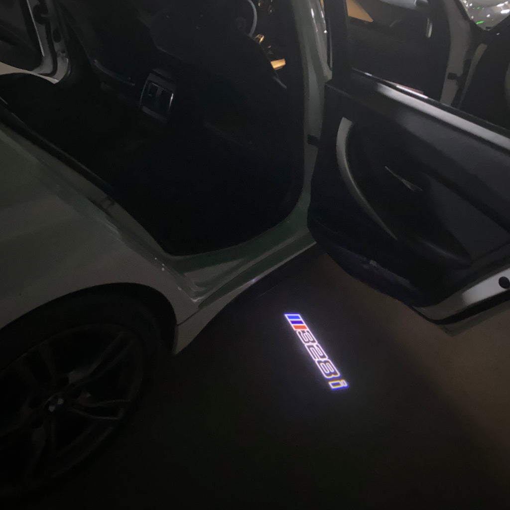 BMW M3 LOGO PROJECTOR LIGHTS Nr.24 (الكمية 1 = 1 مجموعة / 2 أضواء باب)