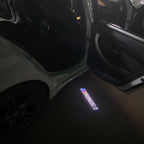 BMW M3 LOGO PROJECTOR LIGHTS Nr.24 (الكمية 1 = 1 مجموعة / 2 أضواء باب)