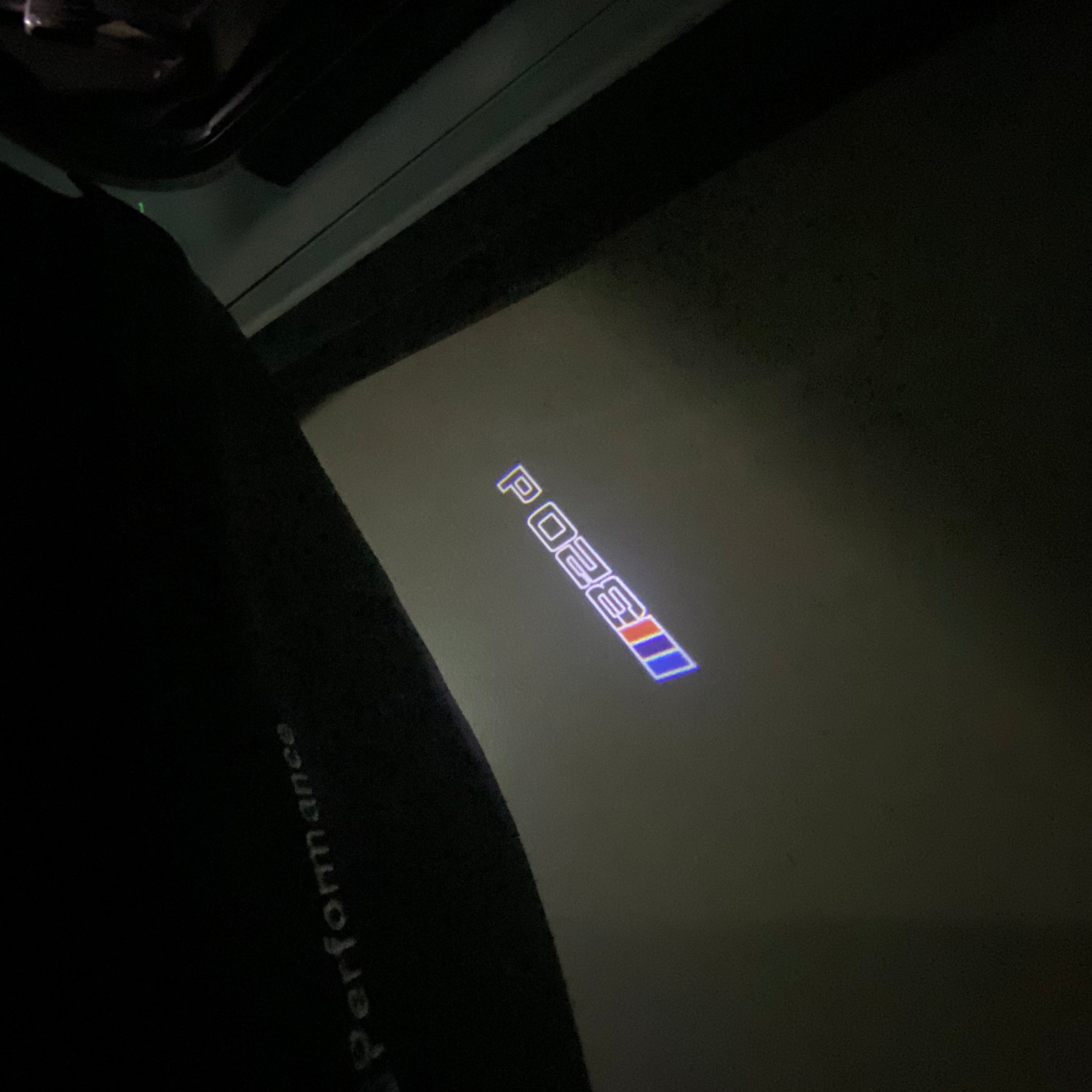 BMW M3 LOGO PROJECTOR LIGHTS Nr.24 (الكمية 1 = 1 مجموعة / 2 أضواء باب)