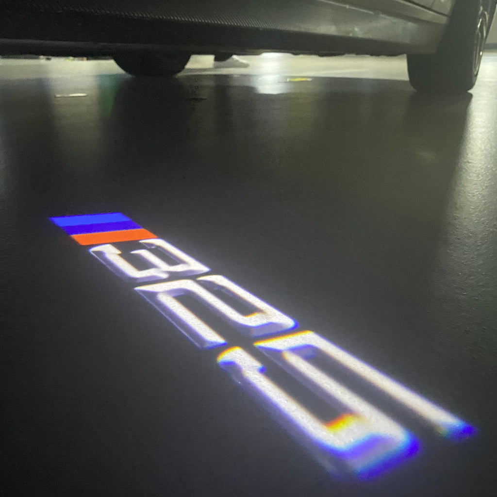 BMW M3 LOGO PROJECTOR LIGHTS Nr.24 (الكمية 1 = 1 مجموعة / 2 أضواء باب)