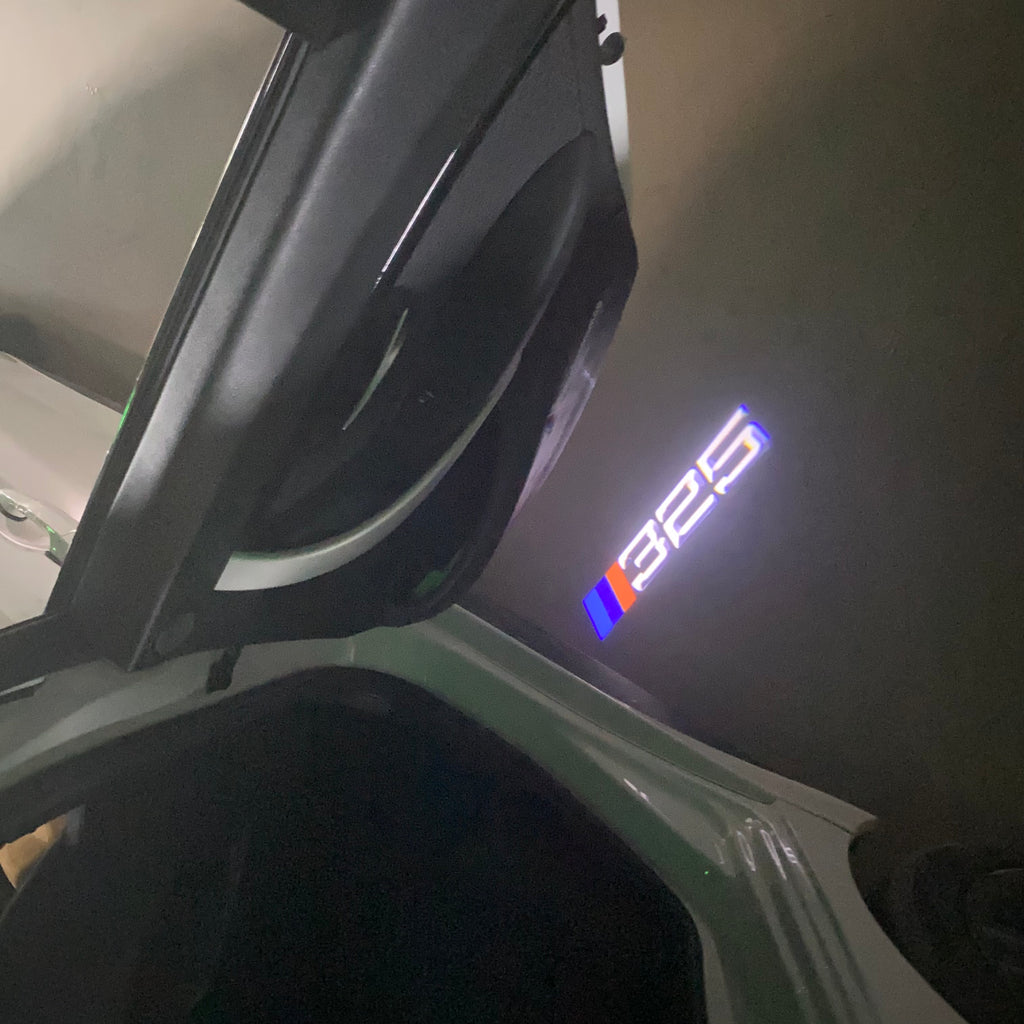 BMW M3 LOGO PROJECTOR LIGHTS Nr.24 (الكمية 1 = 1 مجموعة / 2 أضواء باب)
