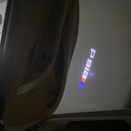 BMW M3 LOGO PROJECTOR LIGHTS Nr.24 (الكمية 1 = 1 مجموعة / 2 أضواء باب)