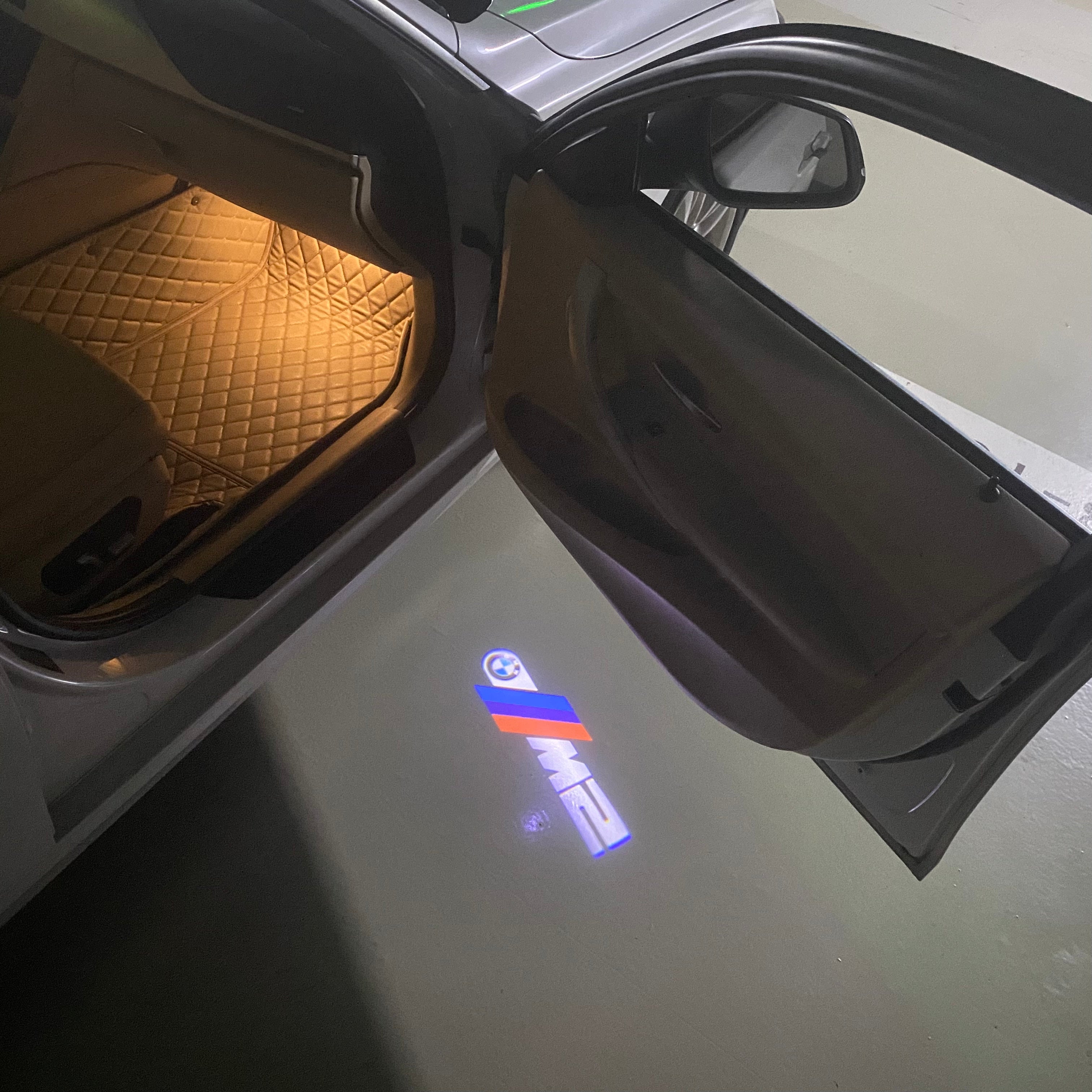 BMW M3 LOGO PROJECTOT LIGHTS Nr.24 (Menge 1 = 1 Sets/2 Türleuchten)