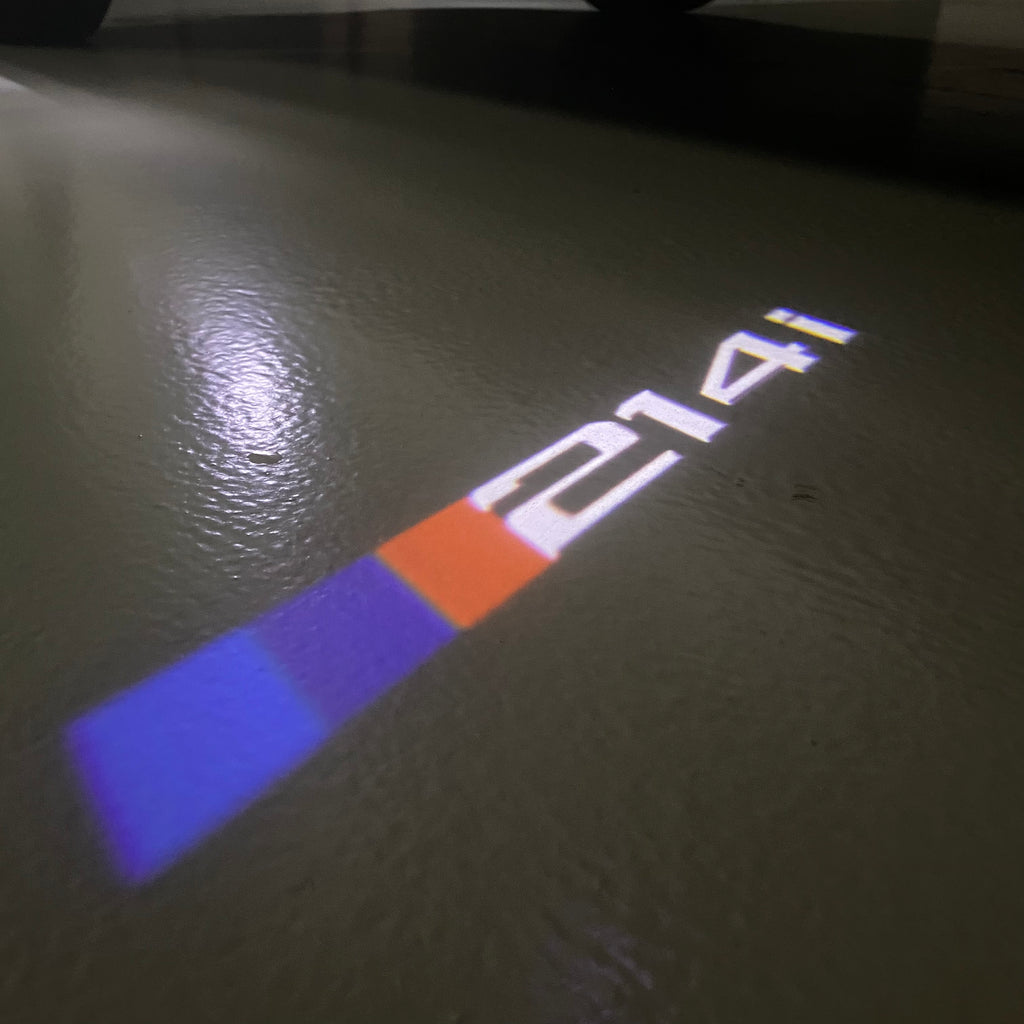 BMW M3 LOGO PROJECTOR LIGHTS Nr.24 (الكمية 1 = 1 مجموعة / 2 أضواء باب)