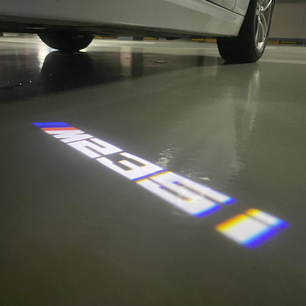 BMW M3 LOGO PROJECTOR LIGHTS Nr.24 (الكمية 1 = 1 مجموعة / 2 أضواء باب)