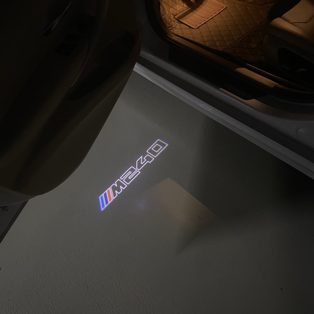 BMW M3 LOGO PROJECTOR LIGHTS Nr.24 (الكمية 1 = 1 مجموعة / 2 أضواء باب)