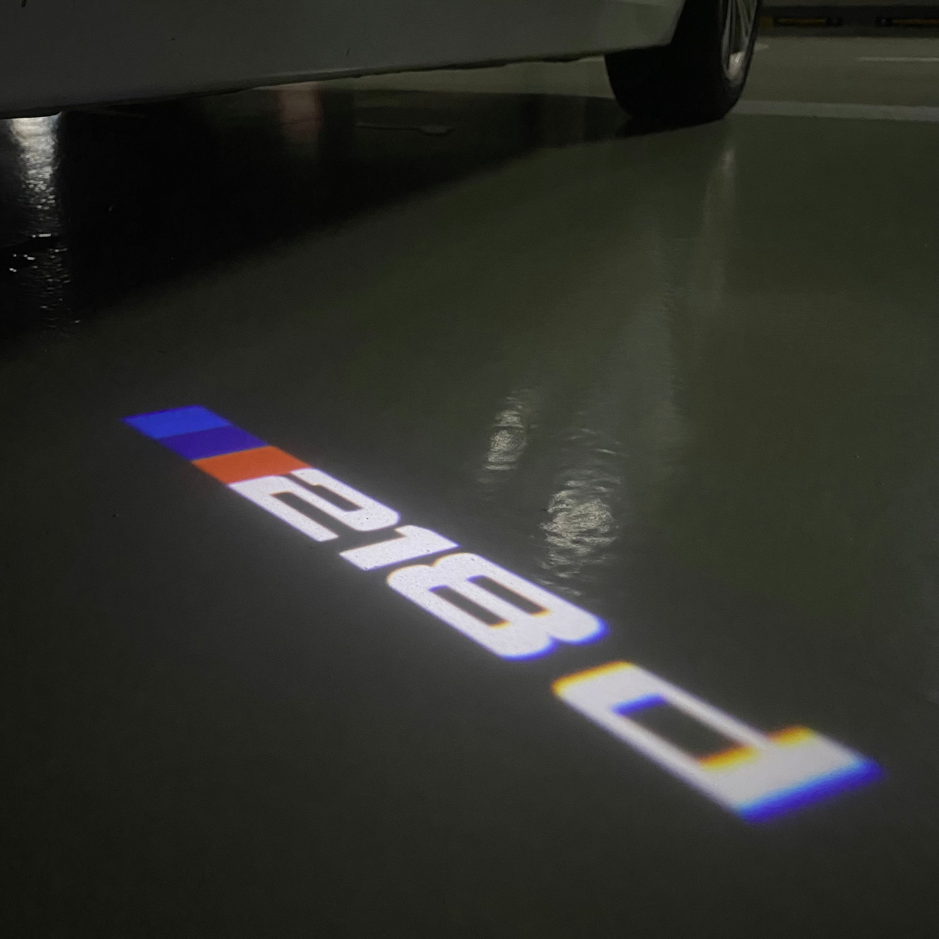 BMW M3 LOGO PROJECTOT LIGHTS Nr.24 (Menge 1 = 1 Sets/2 Türleuchten)
