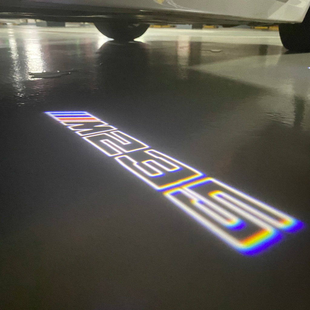 BMW M3 LOGO PROJECTOR LIGHTS Nr.24 (الكمية 1 = 1 مجموعة / 2 أضواء باب)