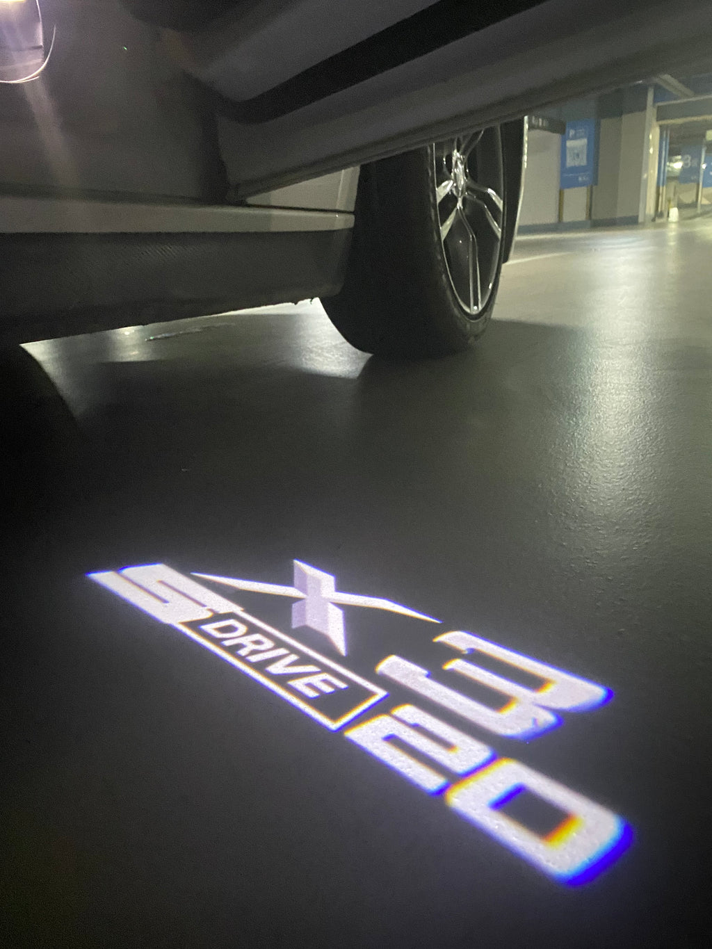 BMW M3 LOGO PROJECTOR LIGHTS Nr.24 (الكمية 1 = 1 مجموعة / 2 أضواء باب)