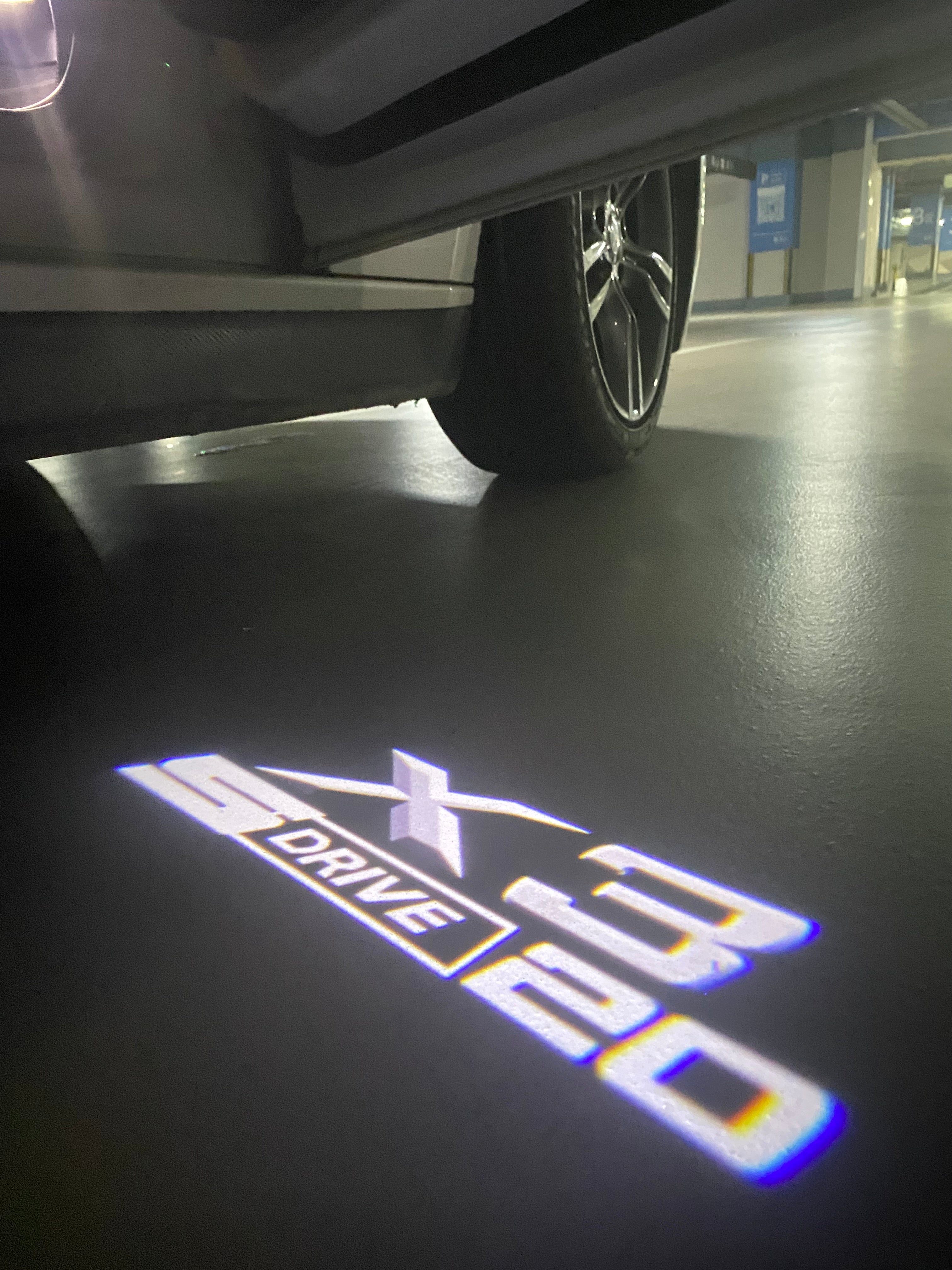 BMW M3 LOGO PROJECTOR LIGHTS Nr.24 (الكمية 1 = 1 مجموعة / 2 أضواء باب)