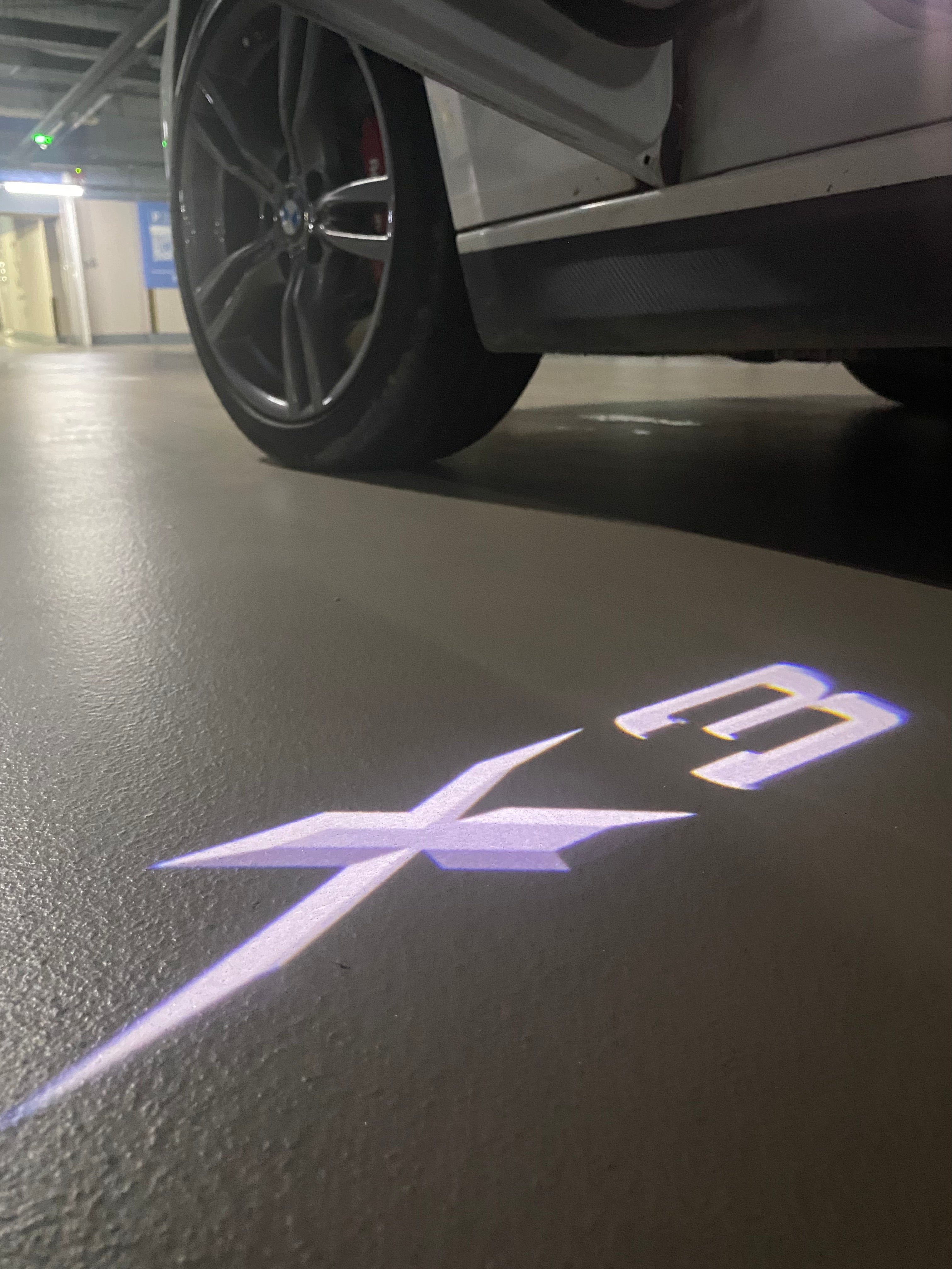 BMW M3 LOGO PROJECTOR LIGHTS Nr.24 (الكمية 1 = 1 مجموعة / 2 أضواء باب)