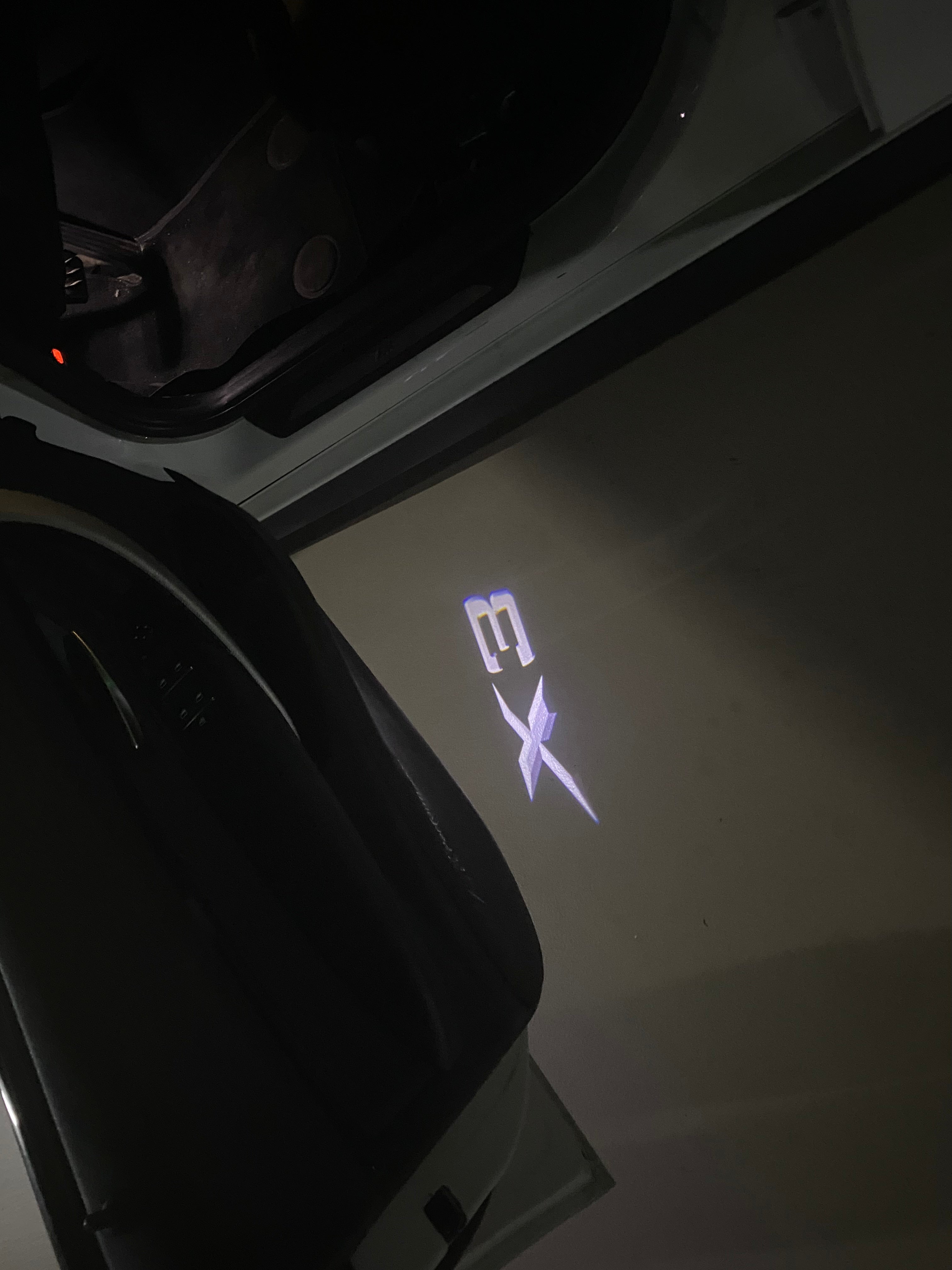 BMW M3 LOGO PROJECTOR LIGHTS Nr.24 (الكمية 1 = 1 مجموعة / 2 أضواء باب)