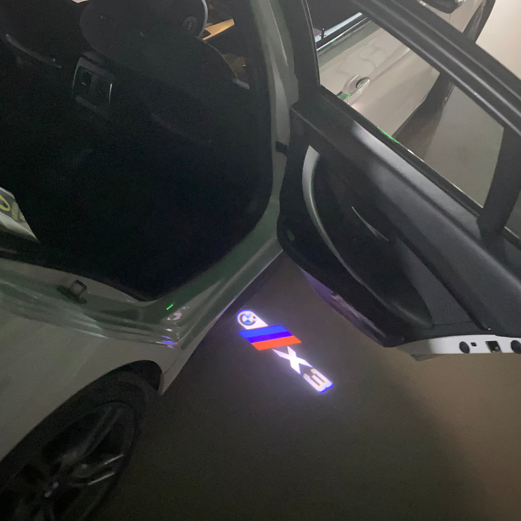 BMW M3 LOGO PROJECTOR LIGHTS Nr.24 (الكمية 1 = 1 مجموعة / 2 أضواء باب)