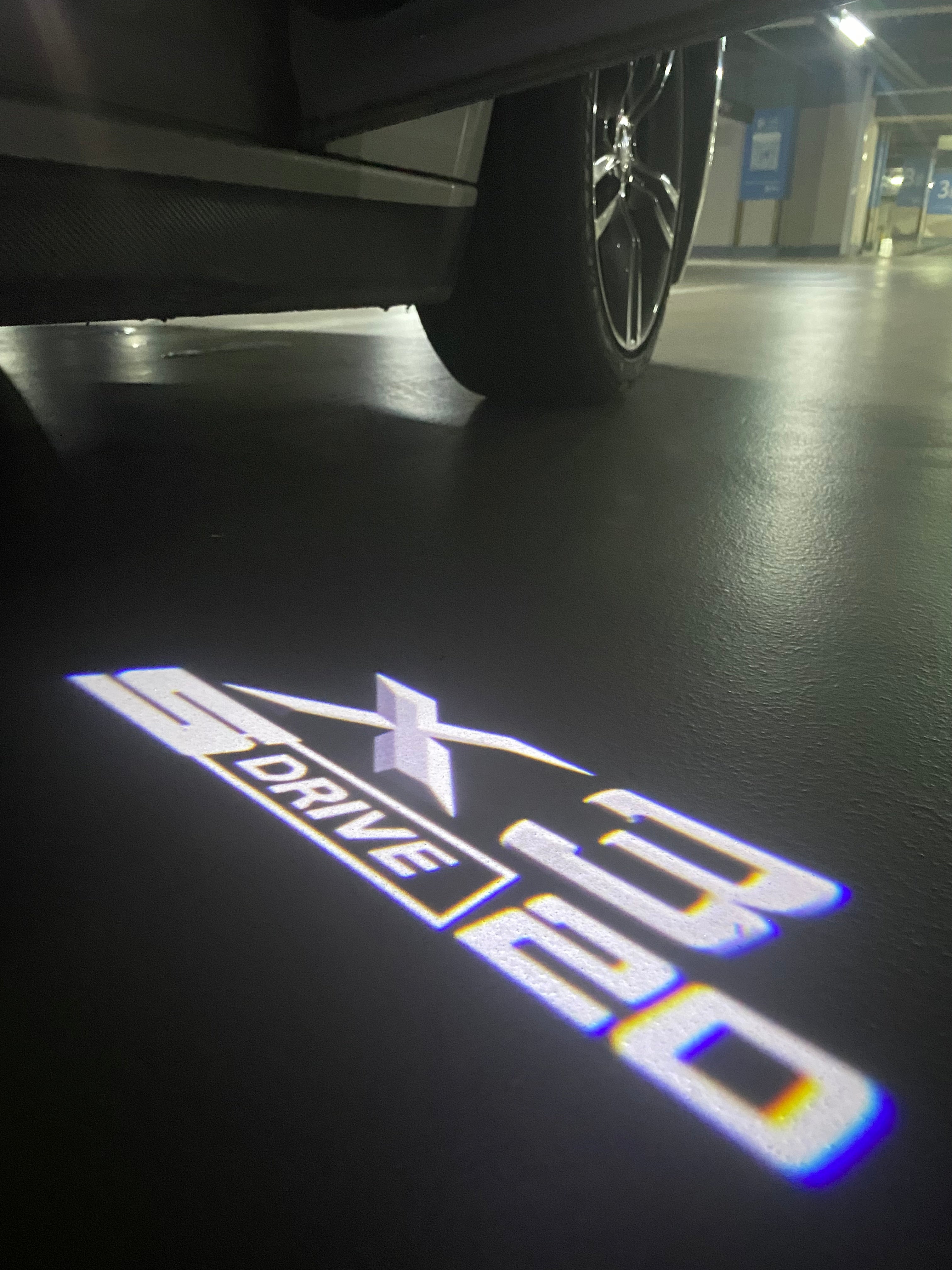 BMW M3 LOGO PROJECTOR LIGHTS Nr.24 (الكمية 1 = 1 مجموعة / 2 أضواء باب)