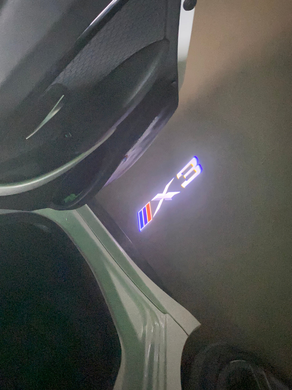 BMW M3 LOGO PROJECTOT LIGHTS Nr.24 (Menge 1 = 1 Sets/2 Türleuchten)