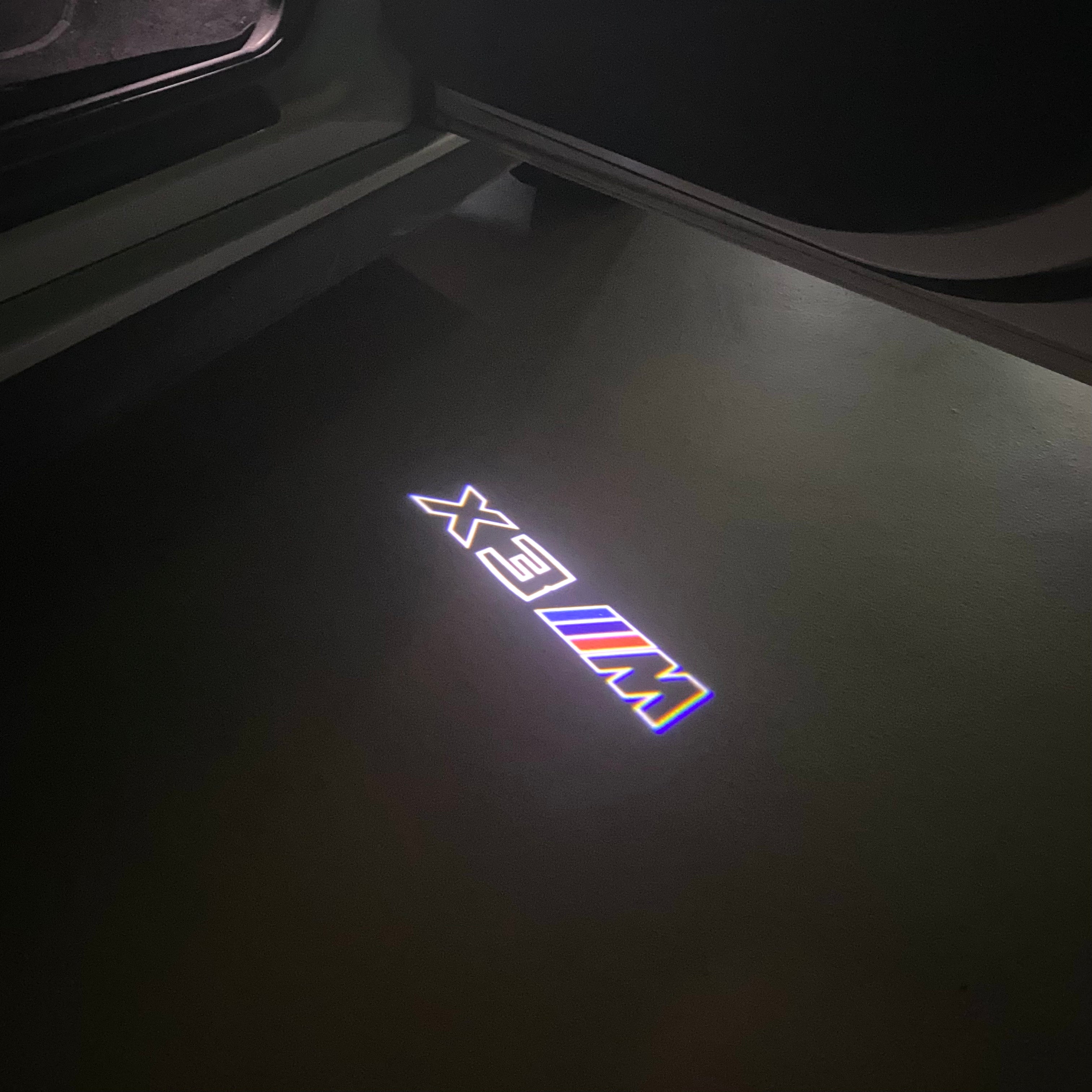 ÉCLAIRAGE DE PROJECTEUR BMW M3 LOGO Nr.24 (quantité 1 = 1 jeux / 2 feux de porte)