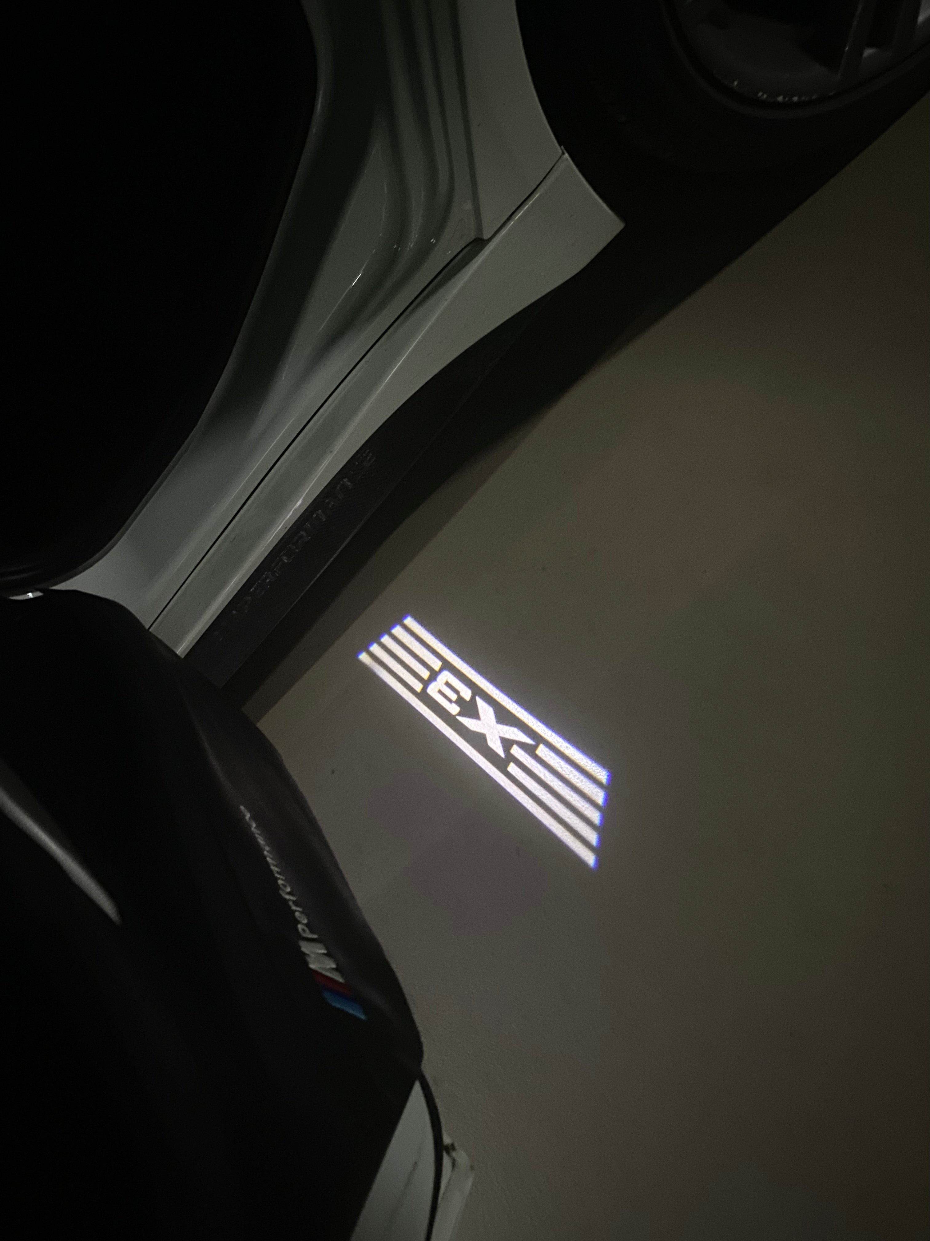 ÉCLAIRAGE DE PROJECTEUR BMW M3 LOGO Nr.24 (quantité 1 = 1 jeux / 2 feux de porte)