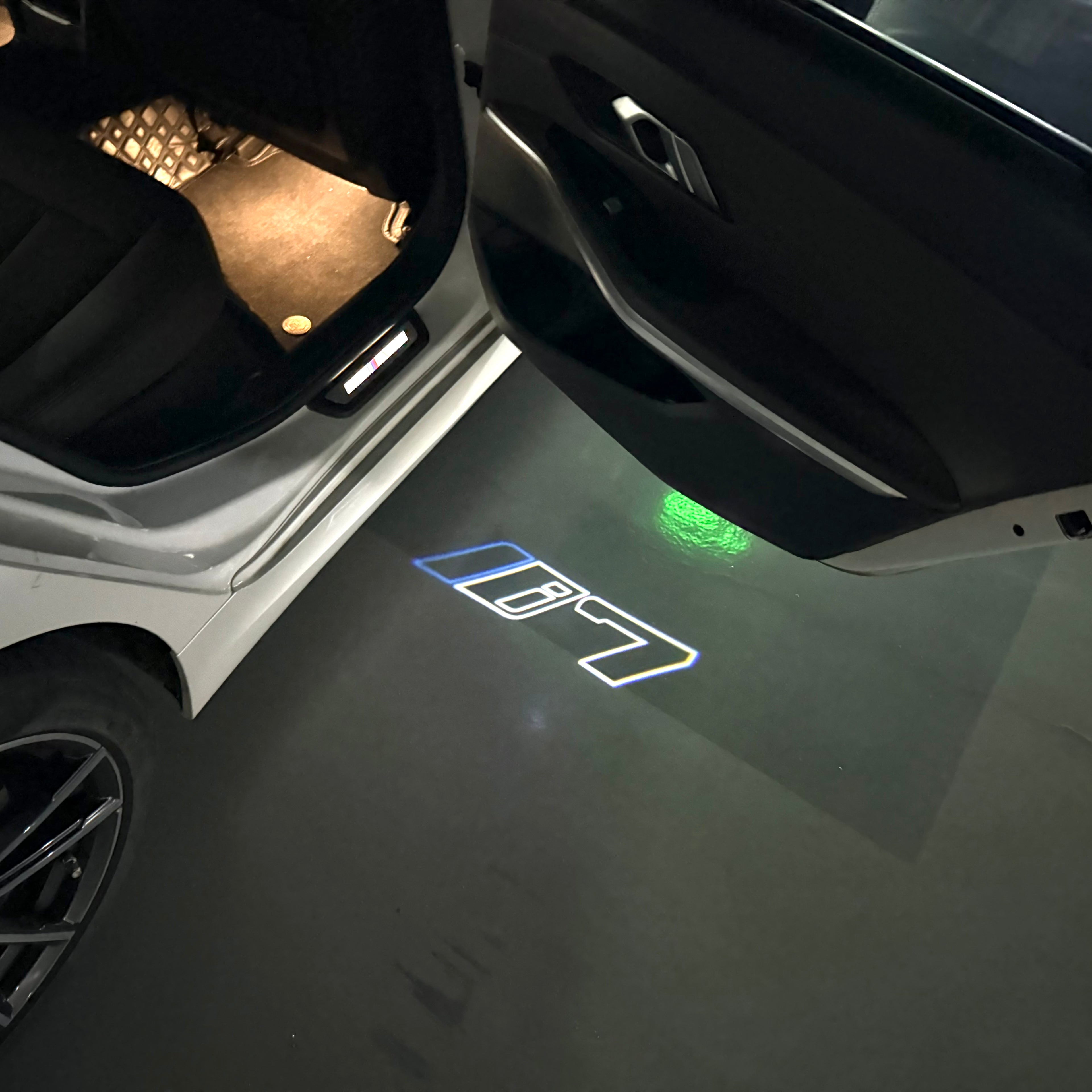 ÉCLAIRAGE DE PROJECTEUR BMW M3 LOGO Nr.24 (quantité 1 = 1 jeux / 2 feux de porte)