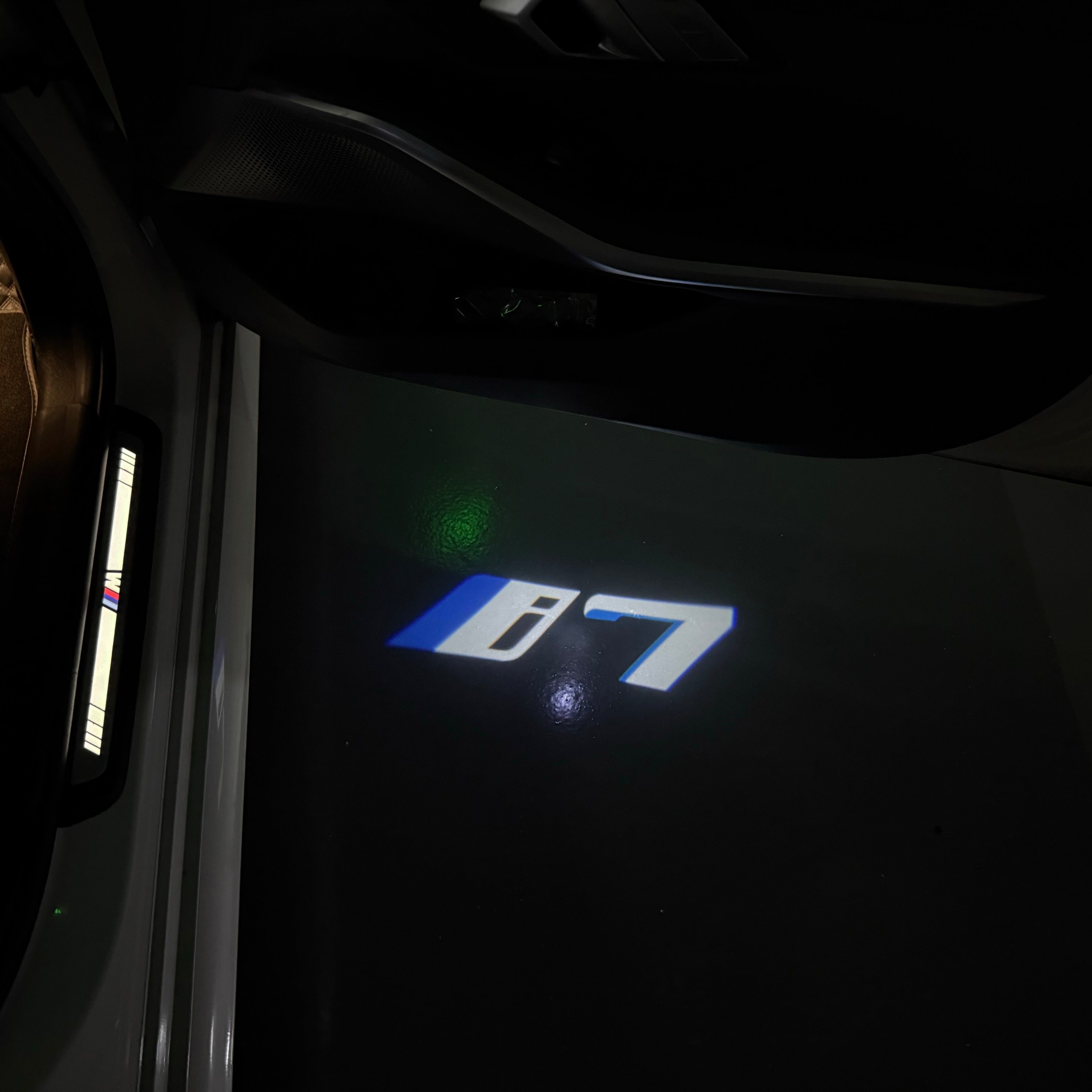 ÉCLAIRAGE DE PROJECTEUR BMW M3 LOGO Nr.24 (quantité 1 = 1 jeux / 2 feux de porte)