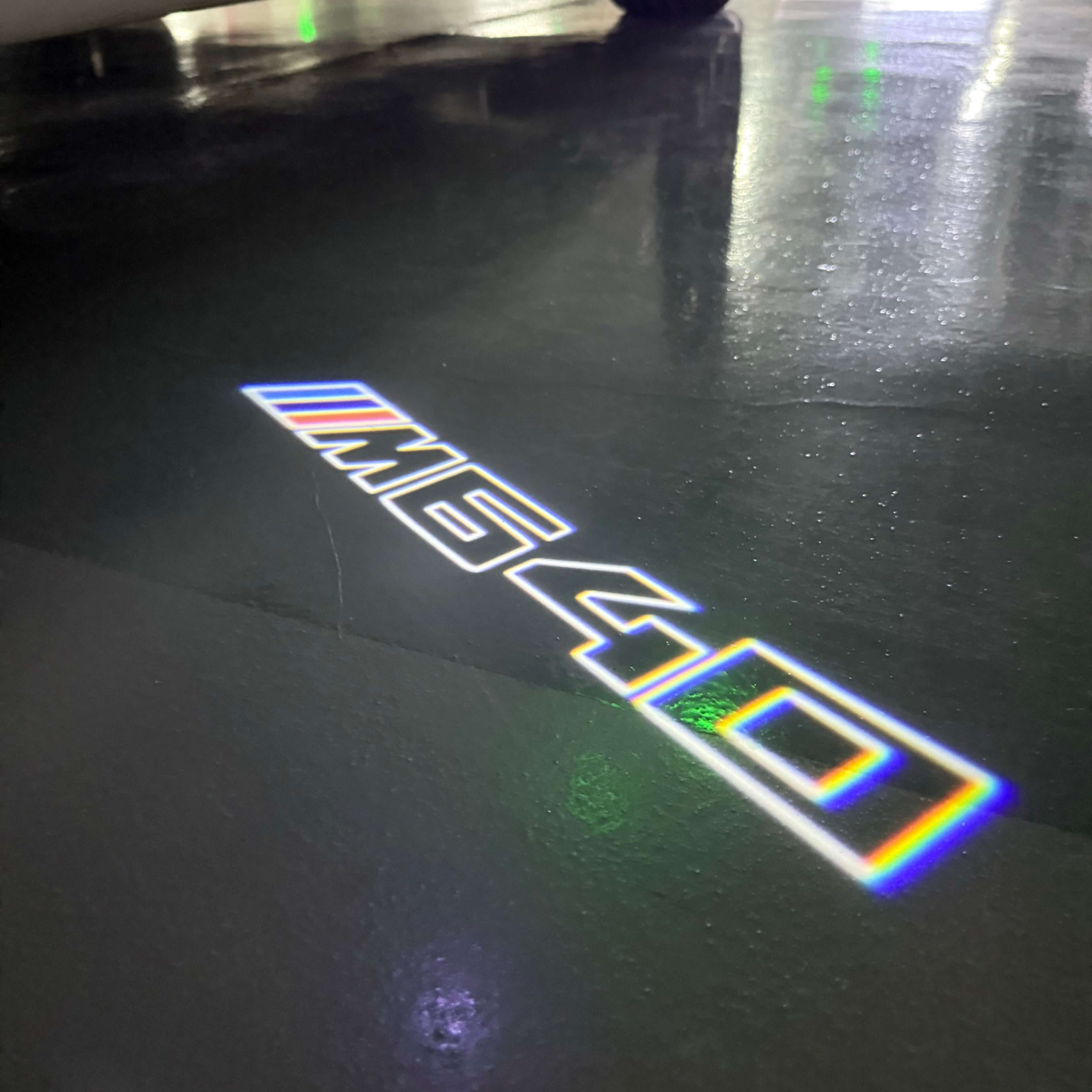 BMW M3 LOGO PROJECTOR LIGHTS Nr.24 (الكمية 1 = 1 مجموعة / 2 أضواء باب)