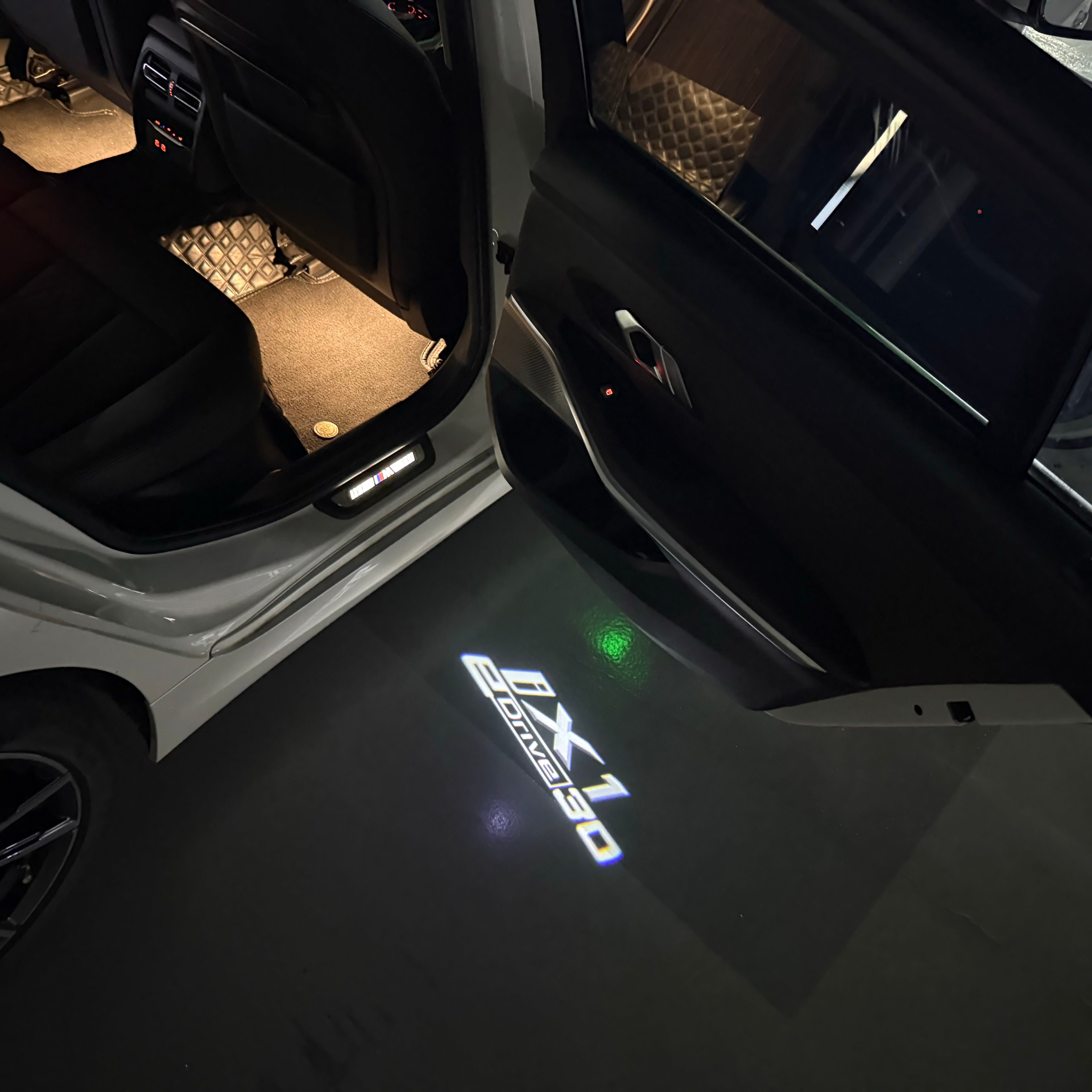 ÉCLAIRAGE DE PROJECTEUR BMW M3 LOGO Nr.24 (quantité 1 = 1 jeux / 2 feux de porte)