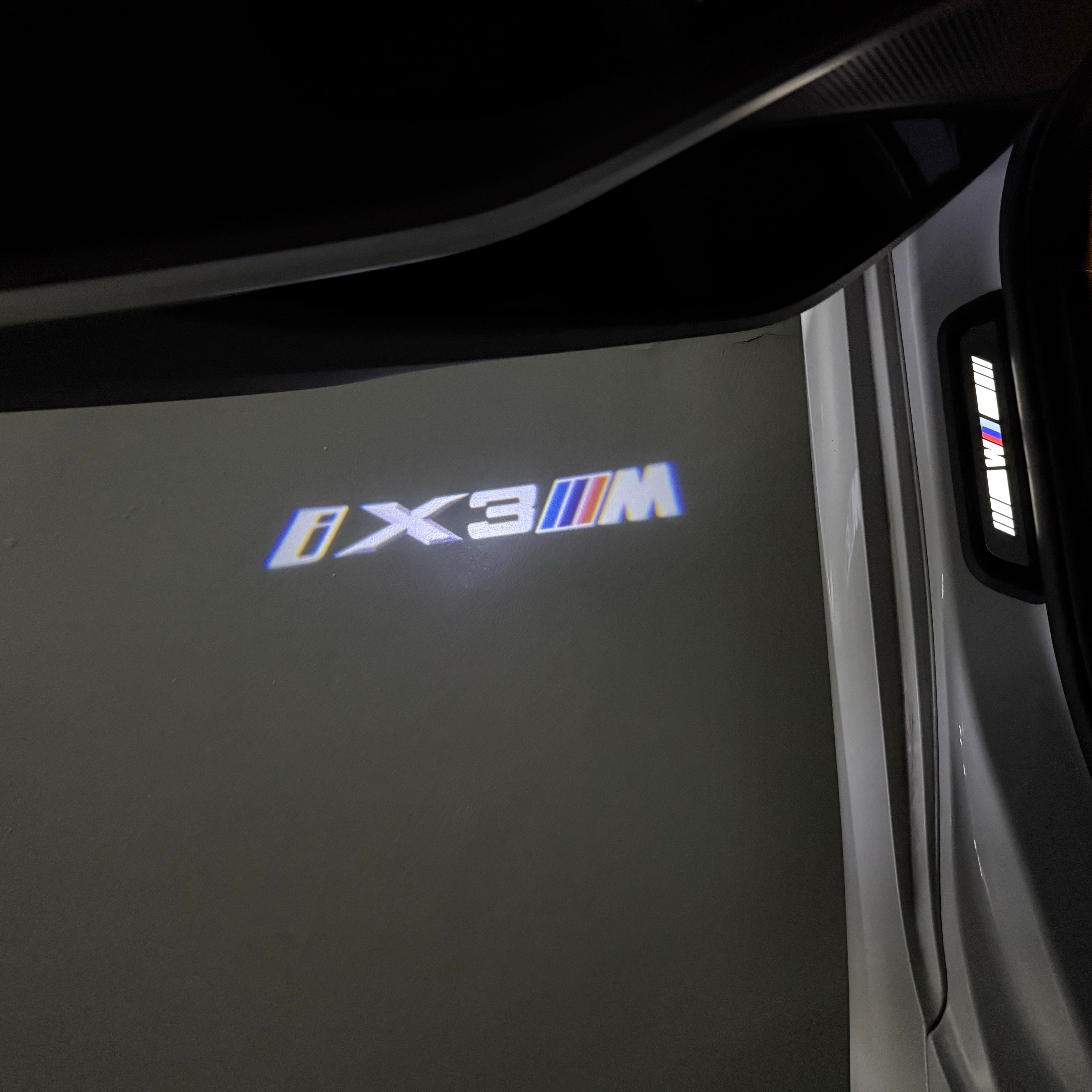 ÉCLAIRAGE DE PROJECTEUR BMW M3 LOGO Nr.24 (quantité 1 = 1 jeux / 2 feux de porte)