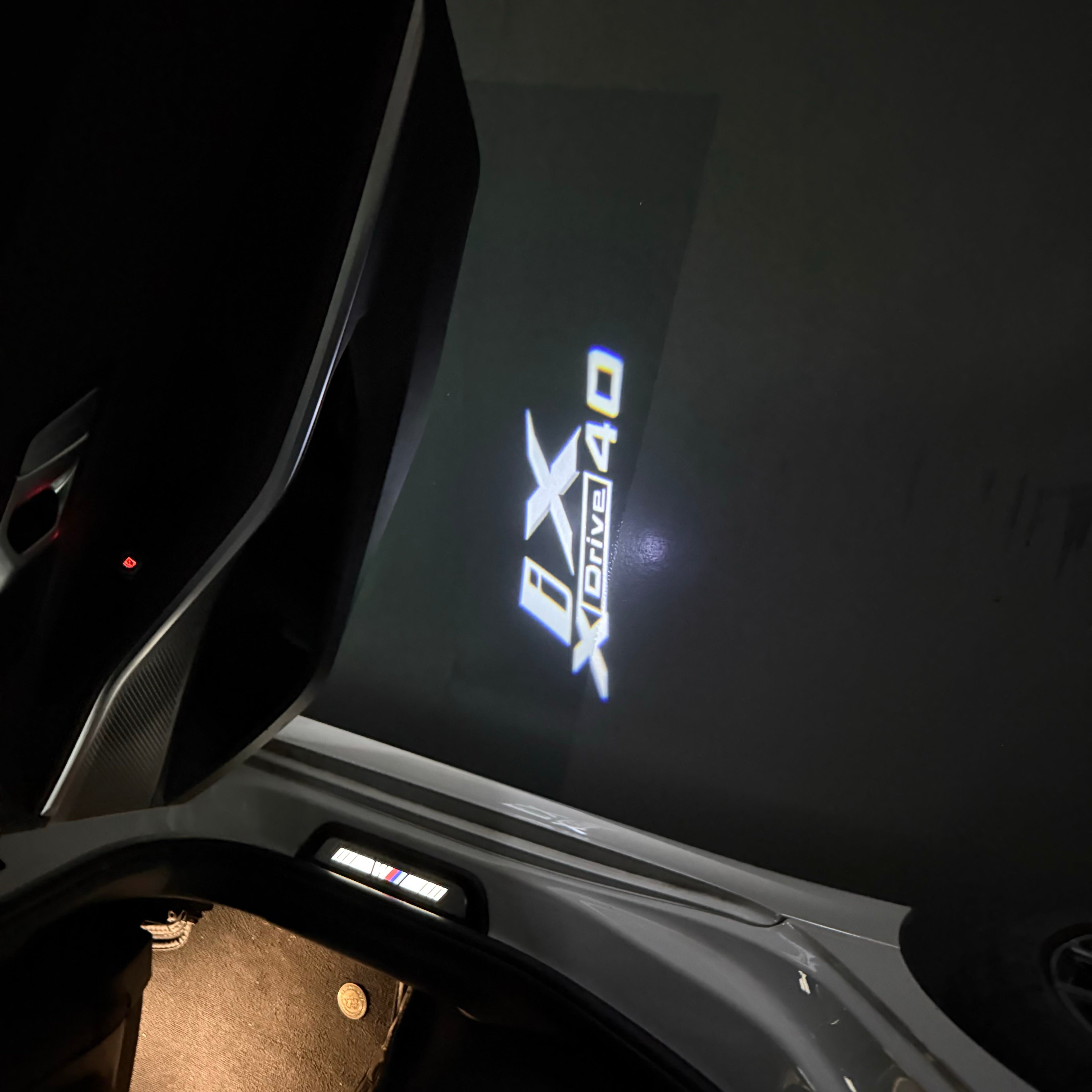ÉCLAIRAGE DE PROJECTEUR BMW M3 LOGO Nr.24 (quantité 1 = 1 jeux / 2 feux de porte)