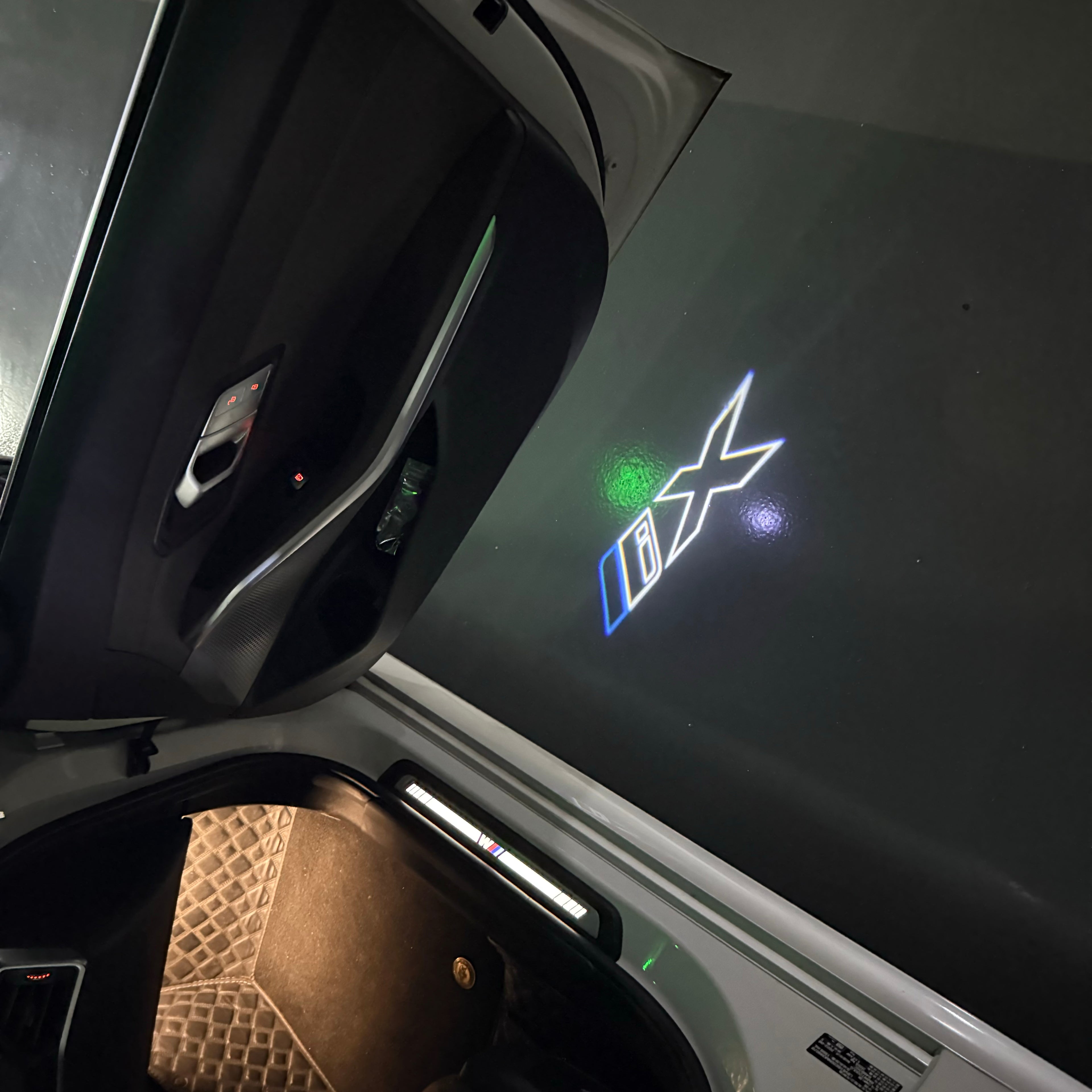 ÉCLAIRAGE DE PROJECTEUR BMW M3 LOGO Nr.24 (quantité 1 = 1 jeux / 2 feux de porte)