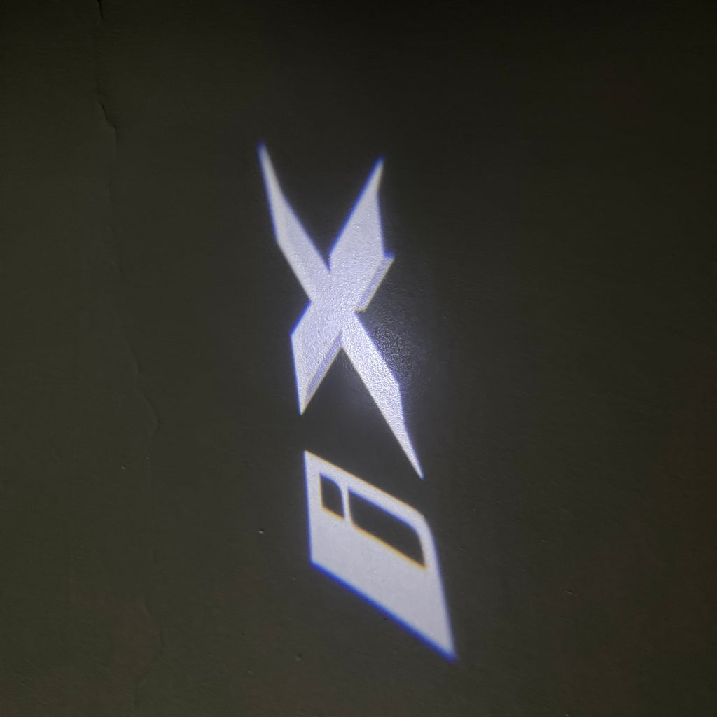 BMW M3 LOGO PROJECTOR LIGHTS Nr.24 (الكمية 1 = 1 مجموعة / 2 أضواء باب)