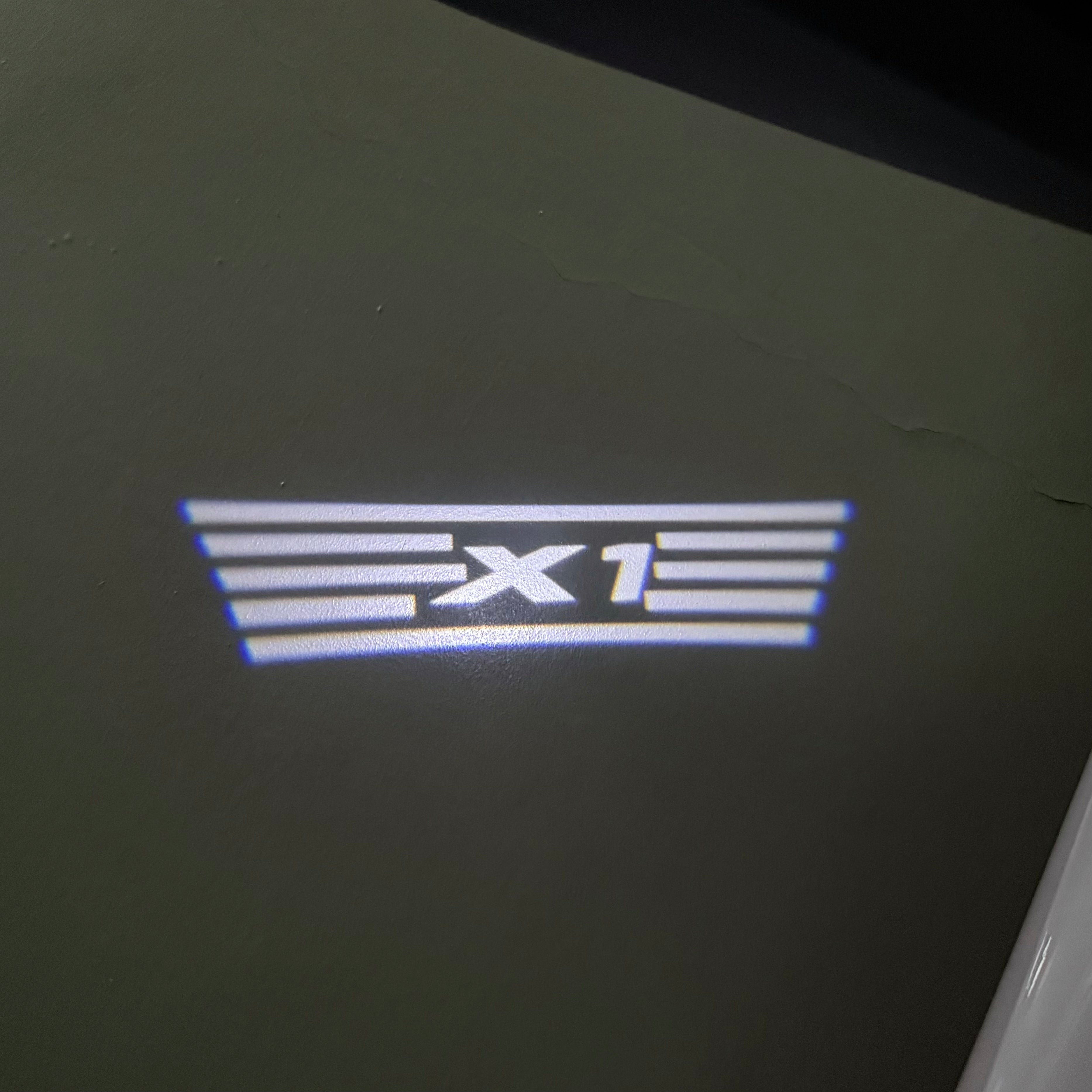 ÉCLAIRAGE DE PROJECTEUR BMW M3 LOGO Nr.24 (quantité 1 = 1 jeux / 2 feux de porte)